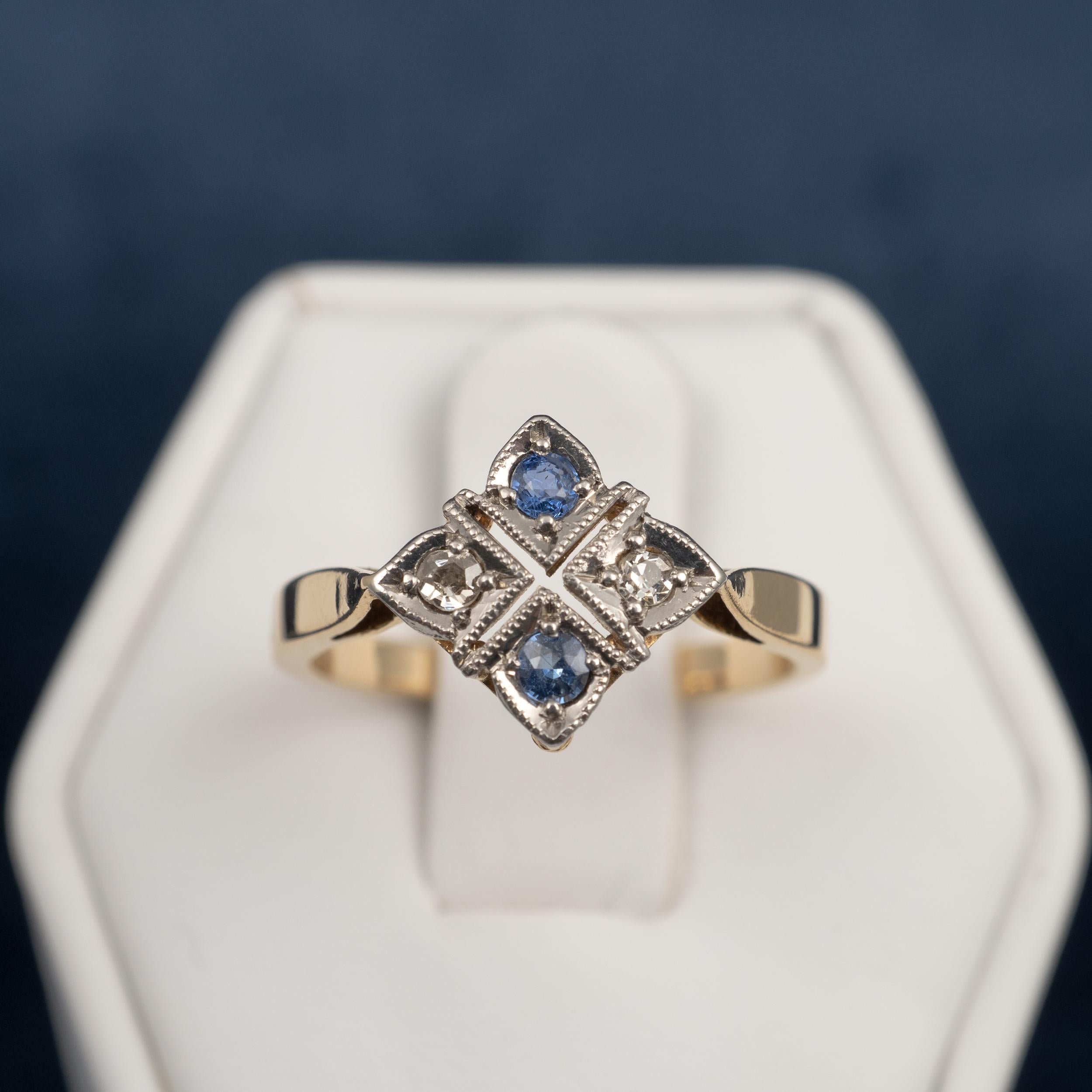 Art Deco Sapphire & Diamond Ring 18 Karat Yellow Gold - US ring size 5.5 For Sale 2