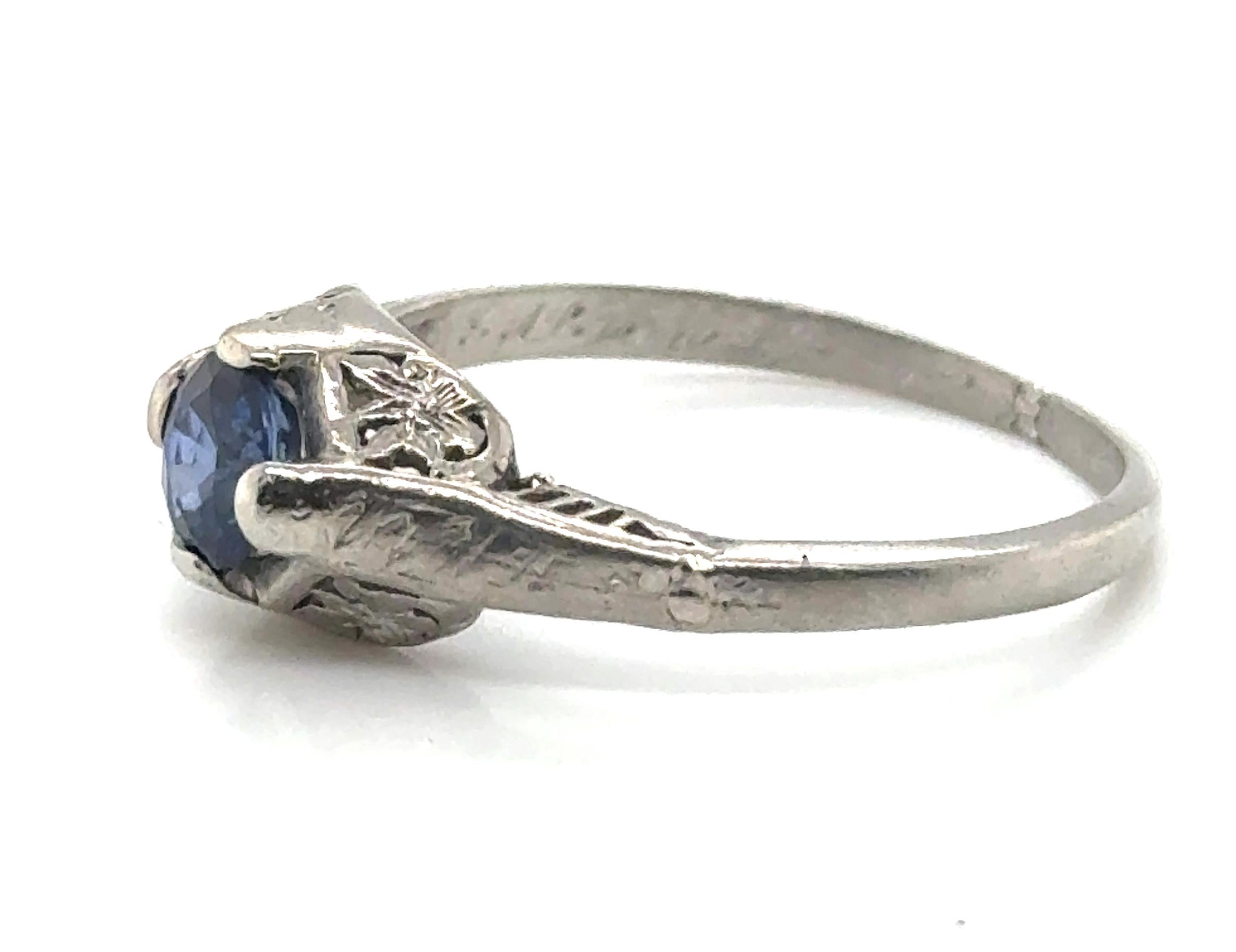Art Déco Anello di fidanzamento con zaffiro Art Deco da 0,70 carati Solitario in platino Antico Originale 1920 in vendita