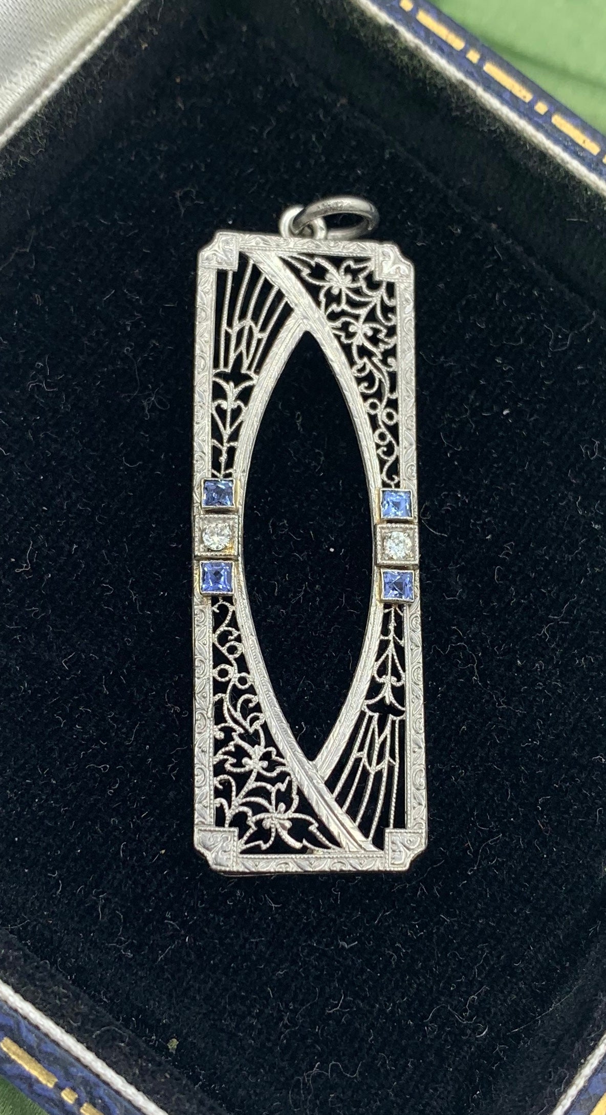 Art Deco Sapphire Old Mine Diamond Pendant Lavalier Necklace Filigree White Gold In Excellent Condition For Sale In New York, NY
