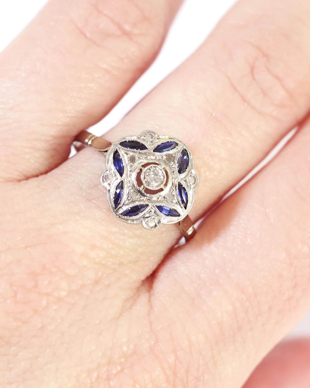 Women's Art Deco sapphire platinum ring in 18k gold and platinum, Edwardian target ring For Sale