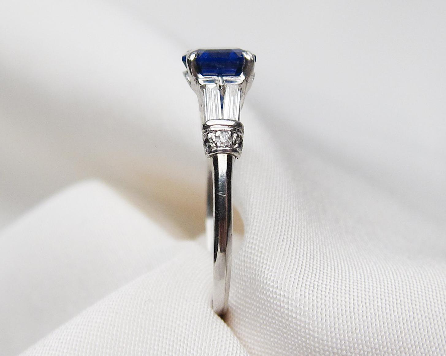 Art Deco Sapphire Platinum Ring with Baguette Diamond Accents In Excellent Condition For Sale In Seattle, WA