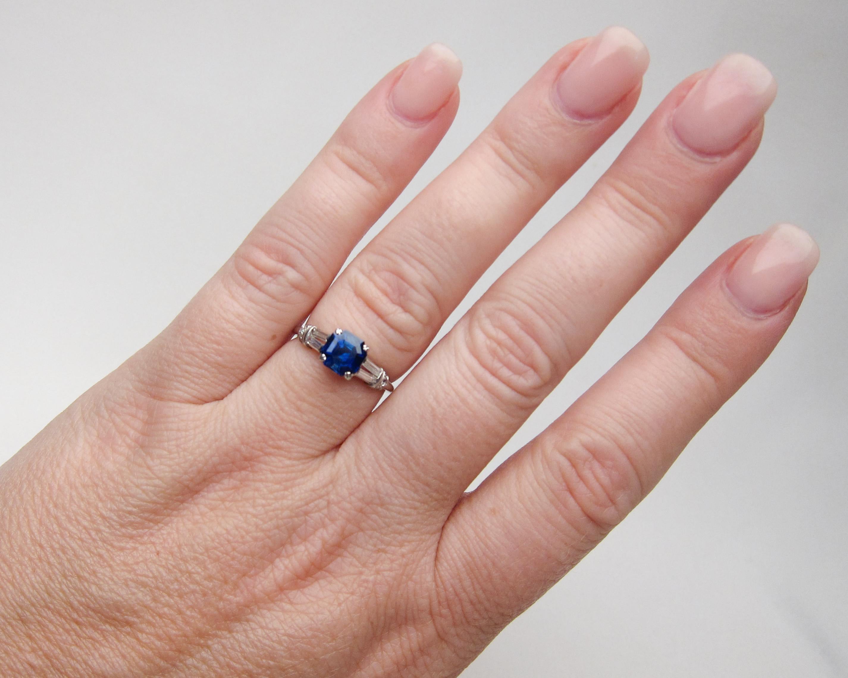 Art Deco Sapphire Platinum Ring with Baguette Diamond Accents For Sale 2