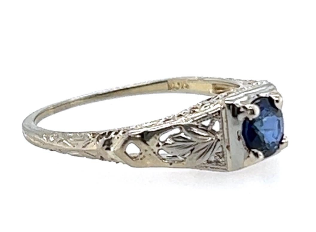 Art Deco Saphir-Ring .56ct rund natürliche Original 1930er Jahre Antike Blumen 18K im Zustand „Hervorragend“ in Dearborn, MI