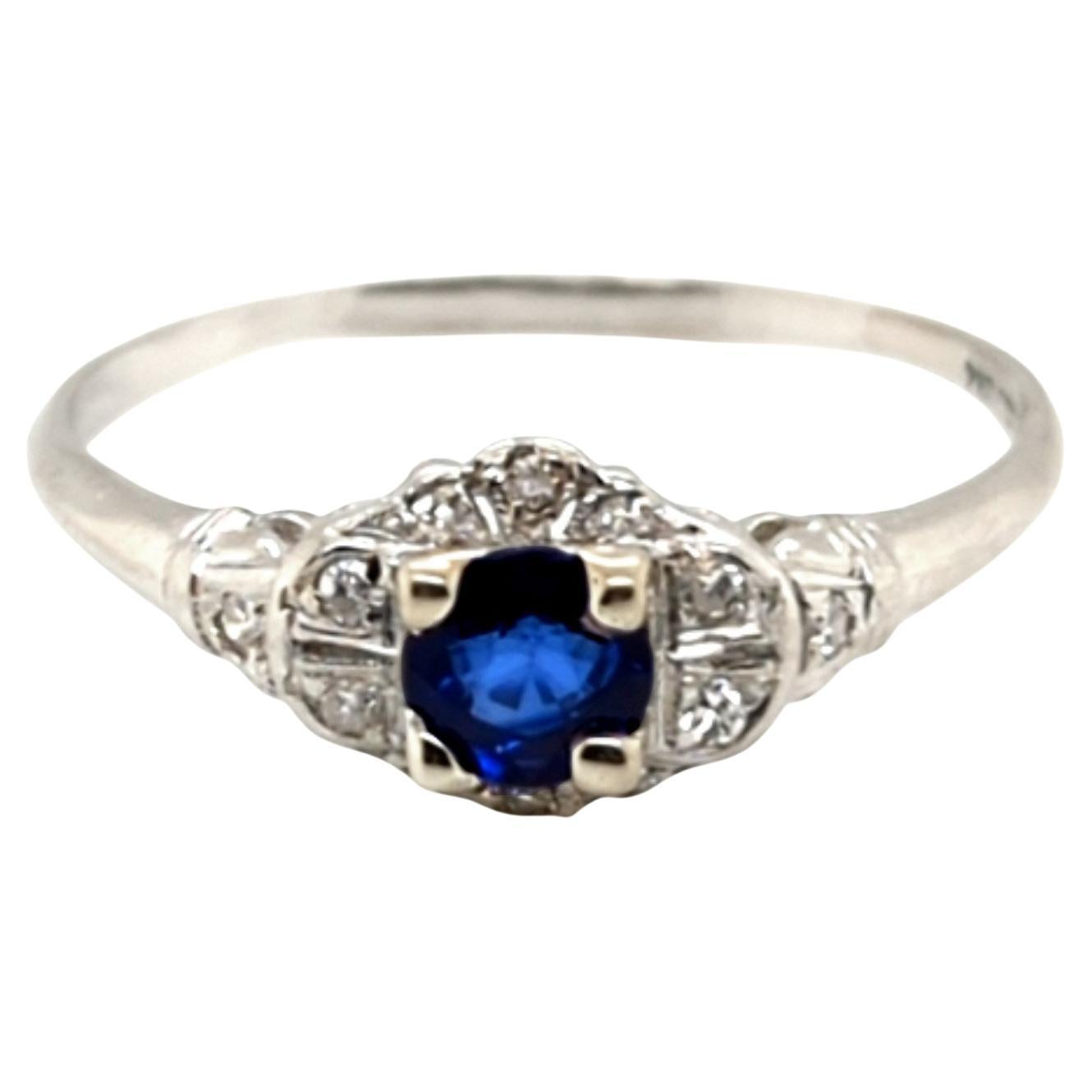 Anello Art Deco con zaffiro da 0,80 carati e diamanti a taglio singolo, originale degli anni '30, antico e platinato in vendita