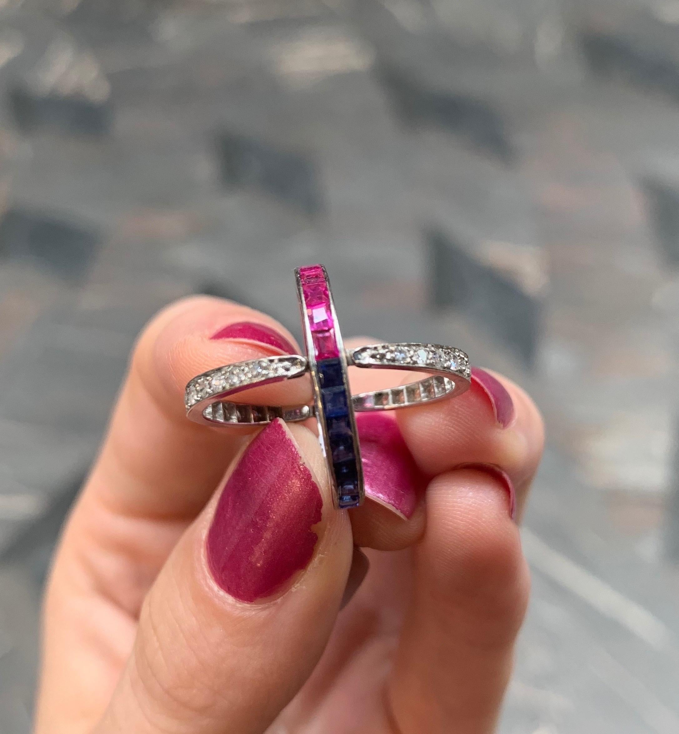 Art Deco Sapphire, Ruby and Diamond Convertible Eternity Flip Ring in Platinum In Good Condition In London, GB