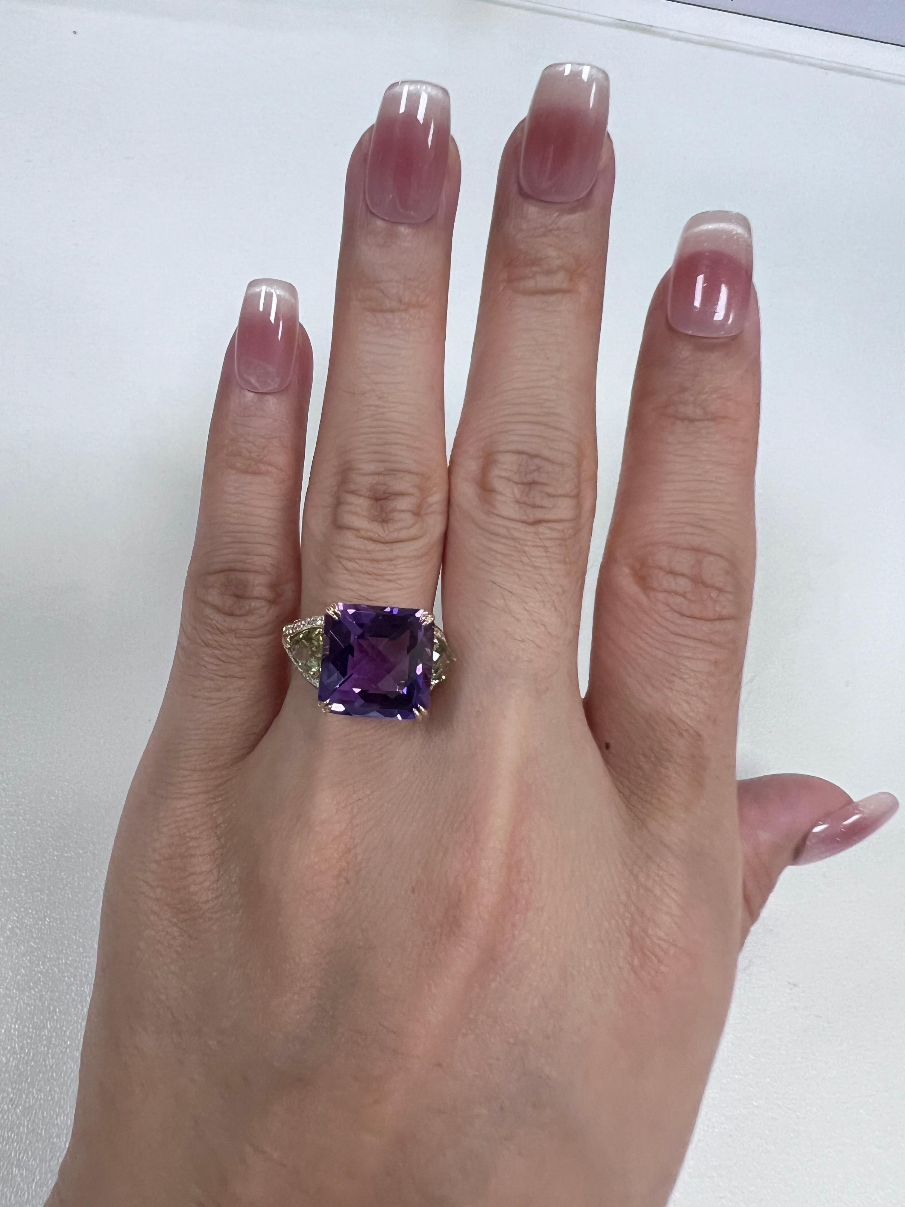 Art Deco 7.6Ct Amethyst Ring & Fancy Saphir＆Diamant in 14 Karat Gold (Gemischter Schliff) im Angebot