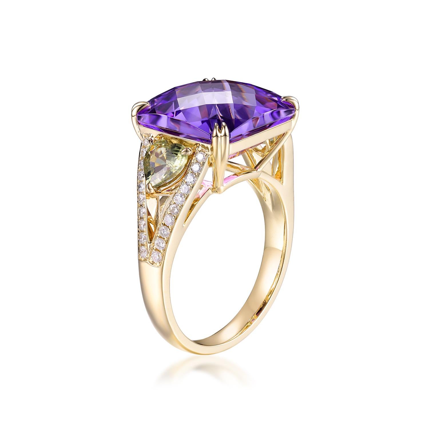 In diesem atemberaubenden Ring aus 14-karätigem Gold steht ein 7,6-karätiger Amethyst im Mittelpunkt, der einen tief violetten Farbton ausstrahlt, der Raffinesse verströmt. Der Amethyst wird elegant ergänzt durch 0,21 Karat schillernde Diamanten,