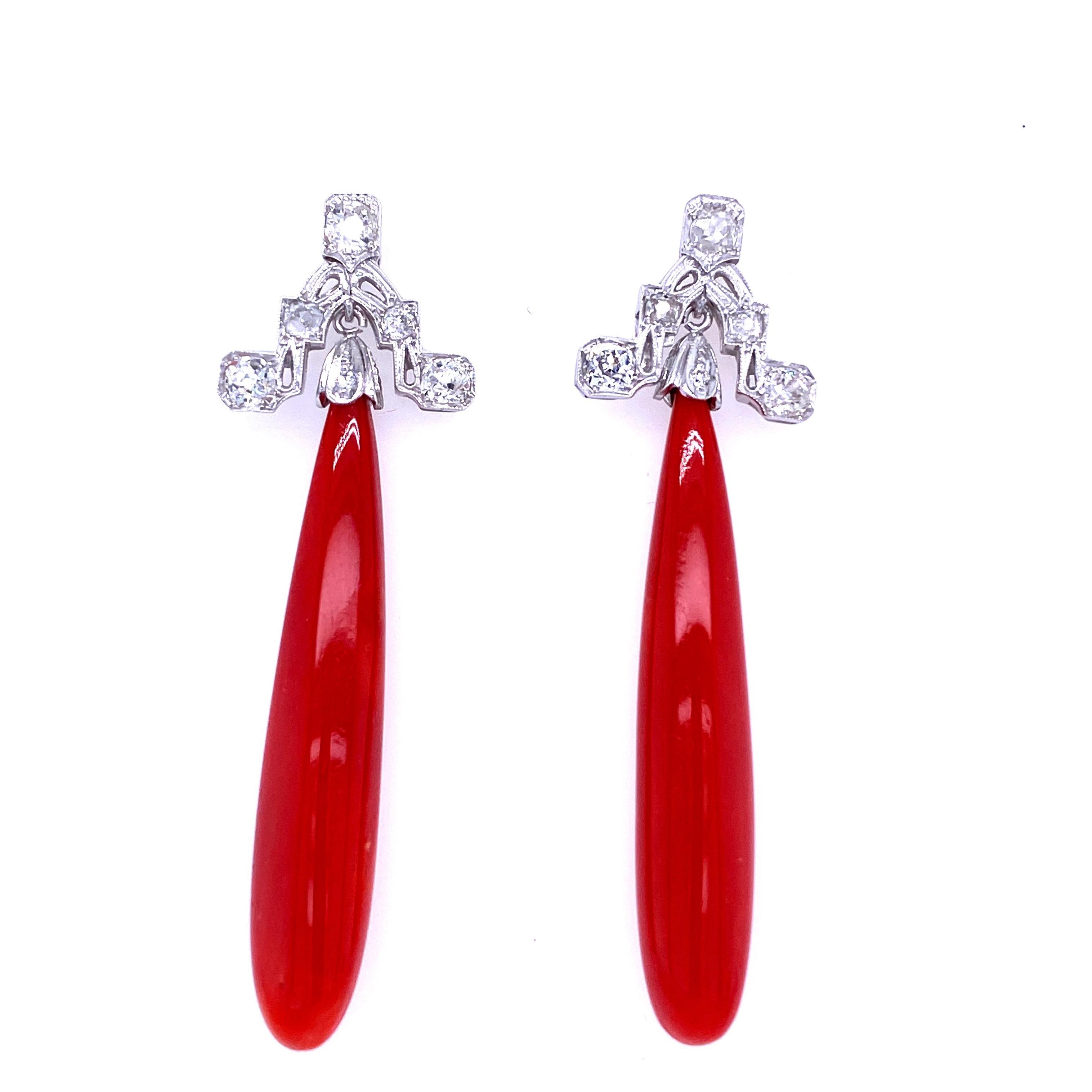 Elegant Mediterranean Coral, Diamond gold earrings. The two pear shaped corals are of the highest quality, free of imperfections, vibrant and beautiful red color.
They are set in 18k gold and old mine diamonds, total weight 1.30 carat G/H color Vvs