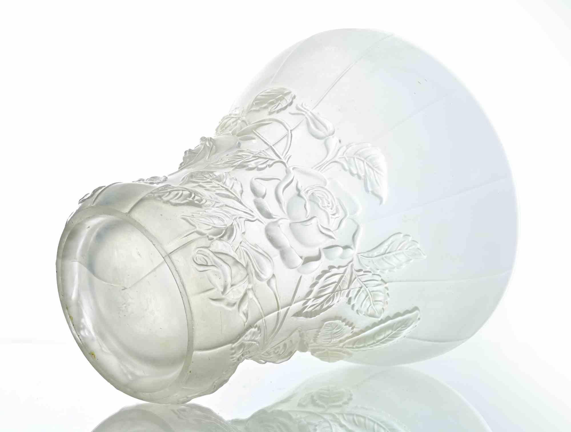 Art Deco Satin Barolac Glass vase by Joseph Inwald.

Realized in 1930s.

Excellent condition.