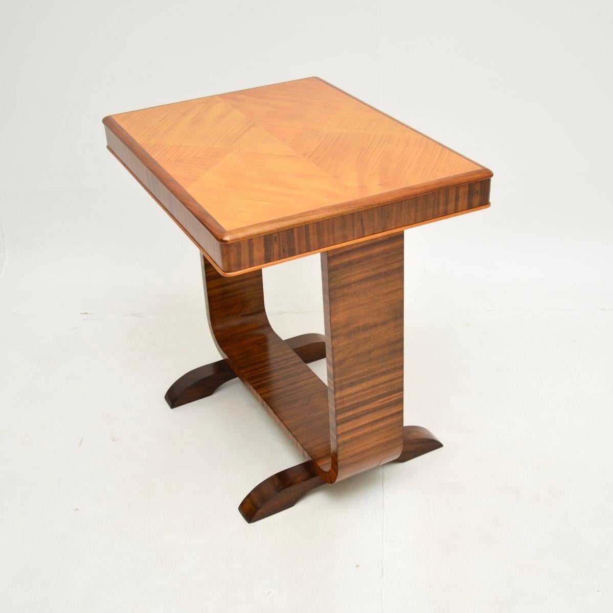 Table d'appoint Art Déco en bouleau satiné et noyer Bon état - En vente à London, GB