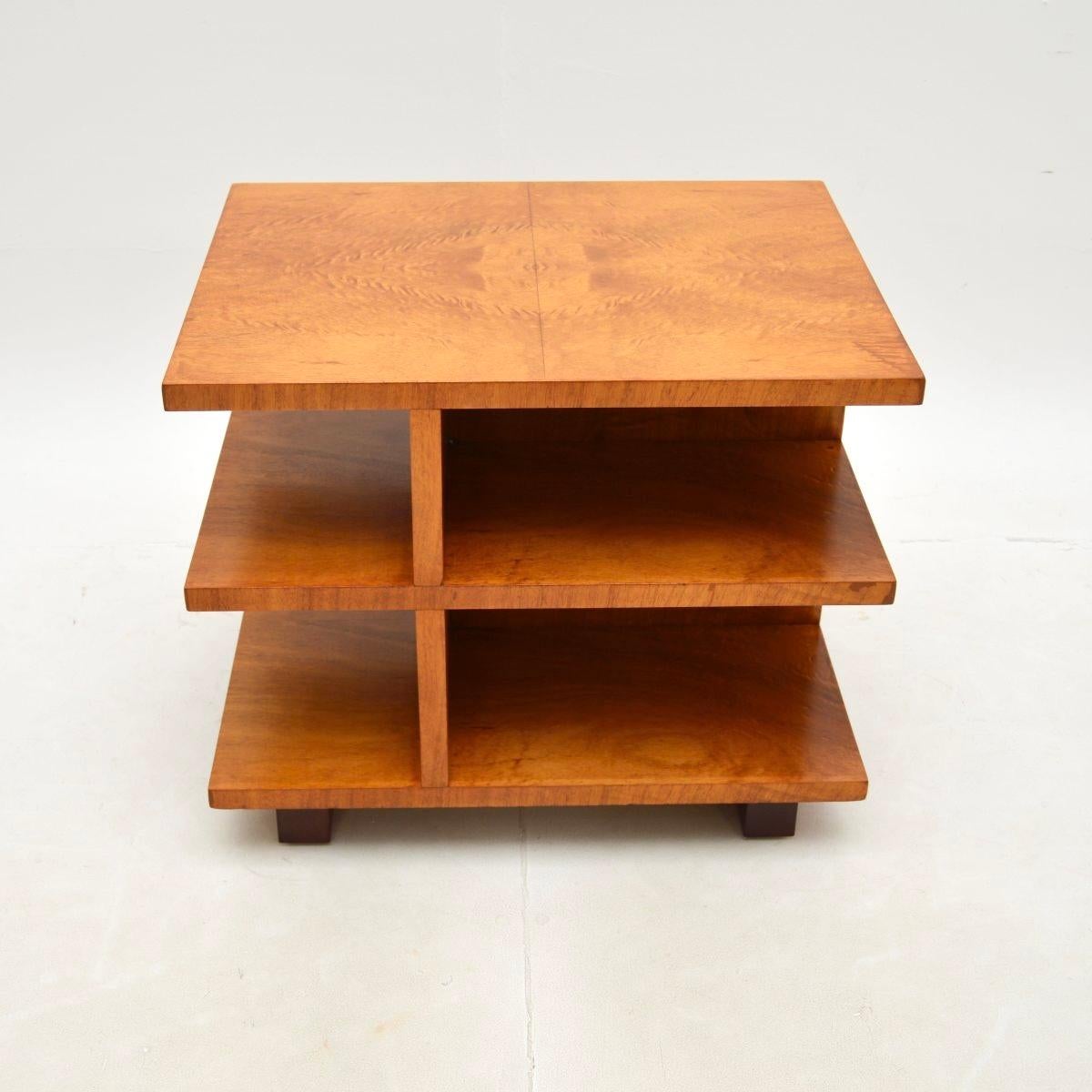 Britannique Table d'appoint / de salon Art Deco en Wood Satin en vente