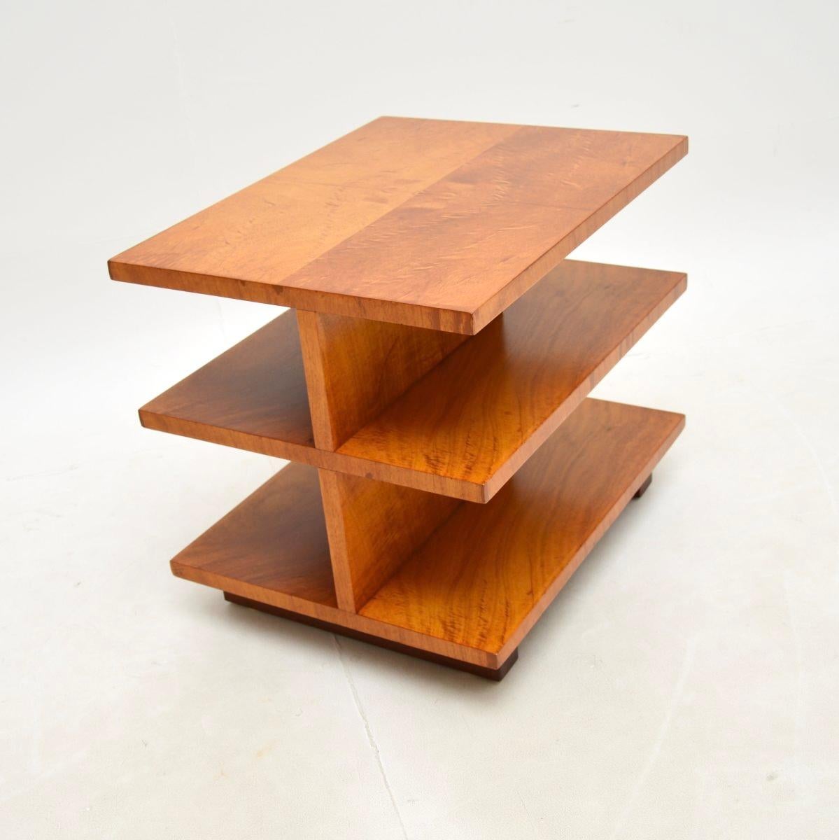 Milieu du XXe siècle Table d'appoint / de salon Art Deco en Wood Satin en vente