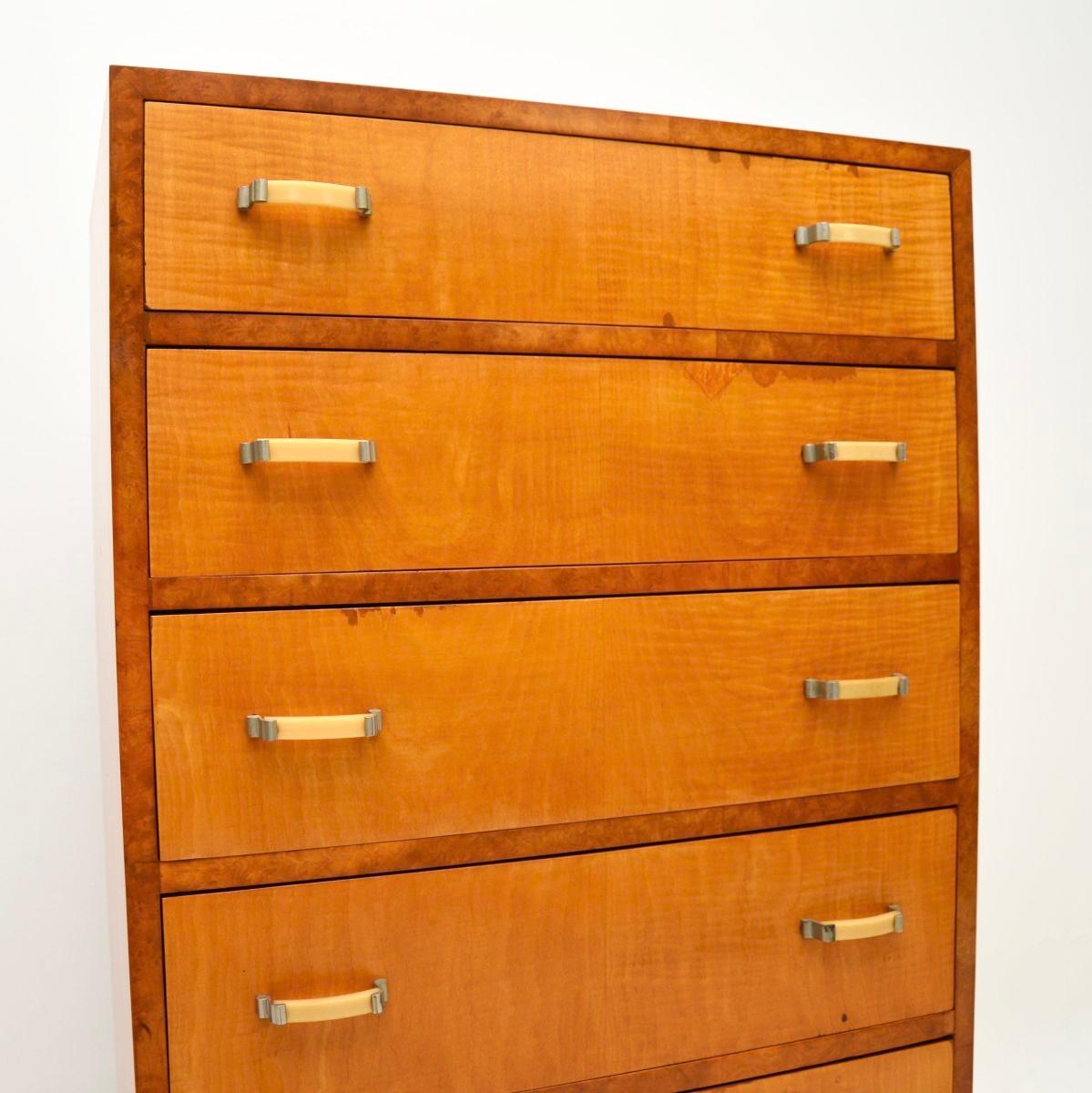Art Deco Satinwood and Walnut Chest of Drawers en venta 3