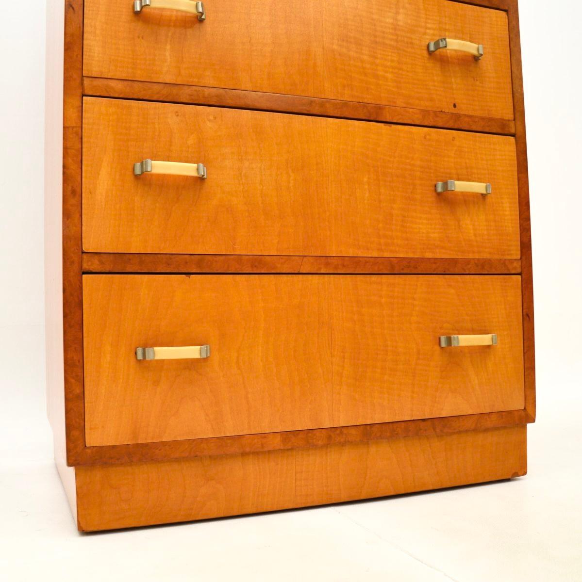 Art Deco Satinwood and Walnut Chest of Drawers en venta 4