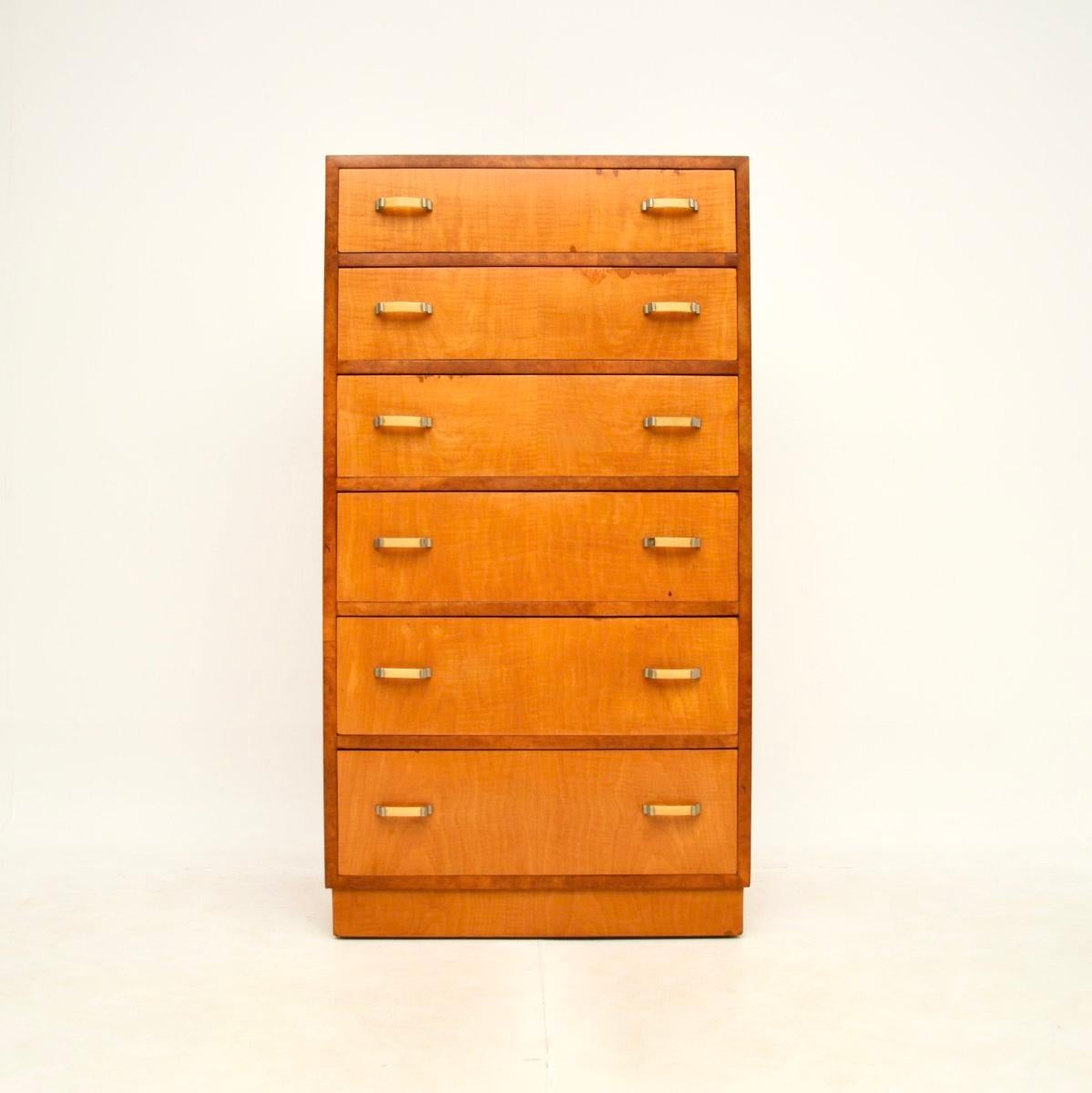 Art Deco Satinwood and Walnut Chest of Drawers Art Decó en venta