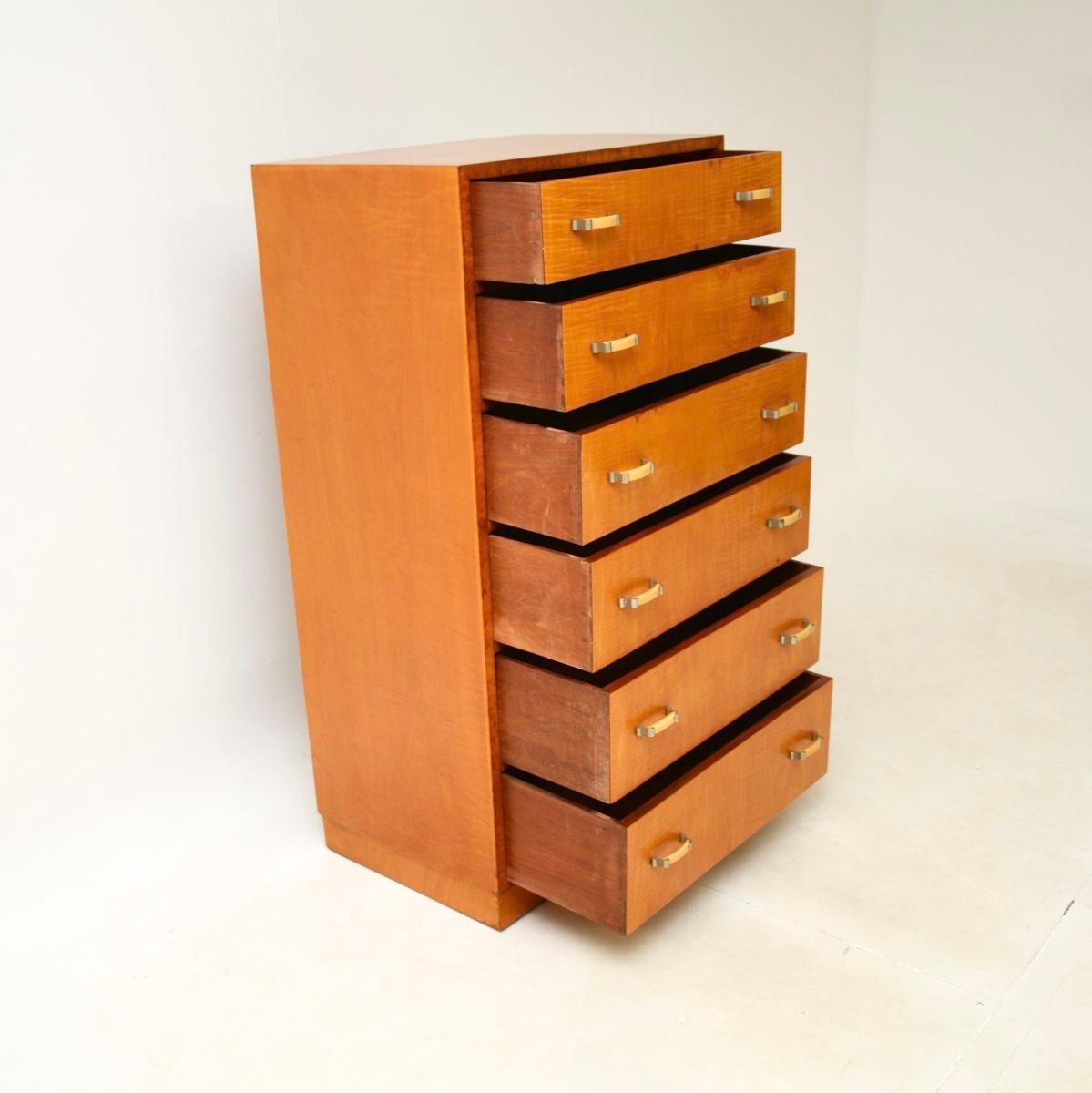 Art Deco Satinwood and Walnut Chest of Drawers en Bueno estado para la venta en London, GB