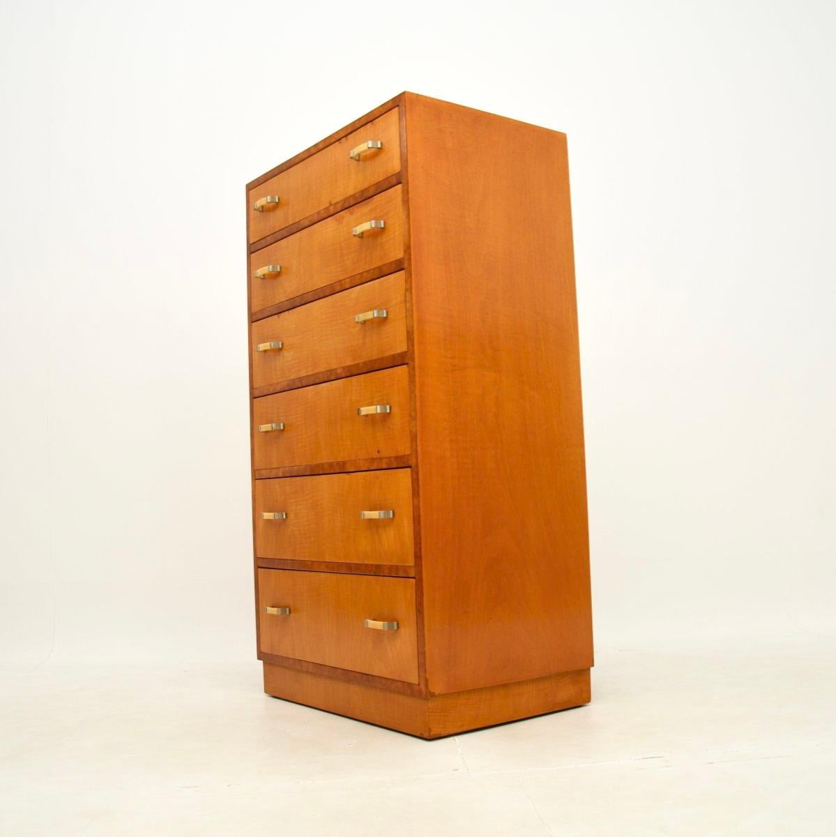 Art Deco Satinwood and Walnut Chest of Drawers mediados del siglo XX en venta