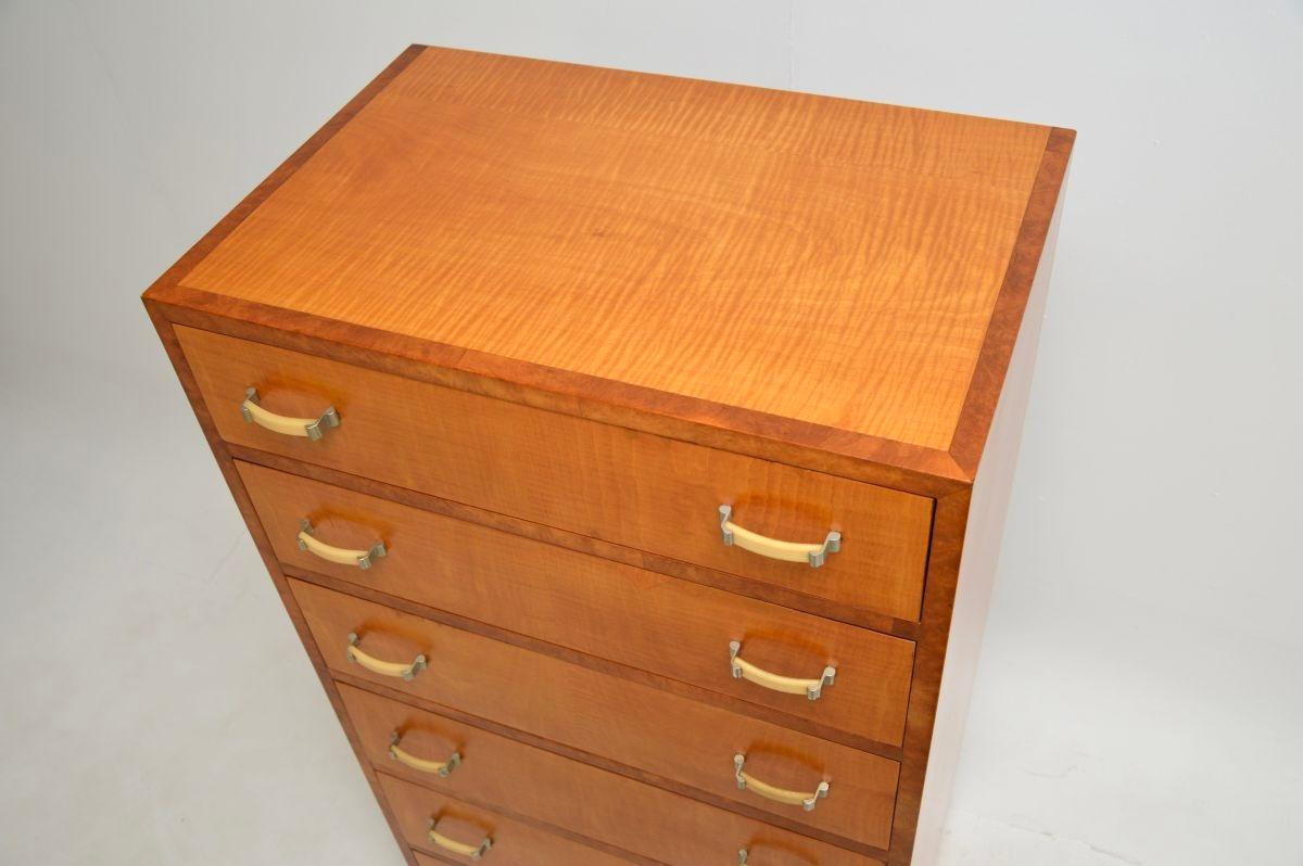 Art Deco Satinwood and Walnut Chest of Drawers en venta 1
