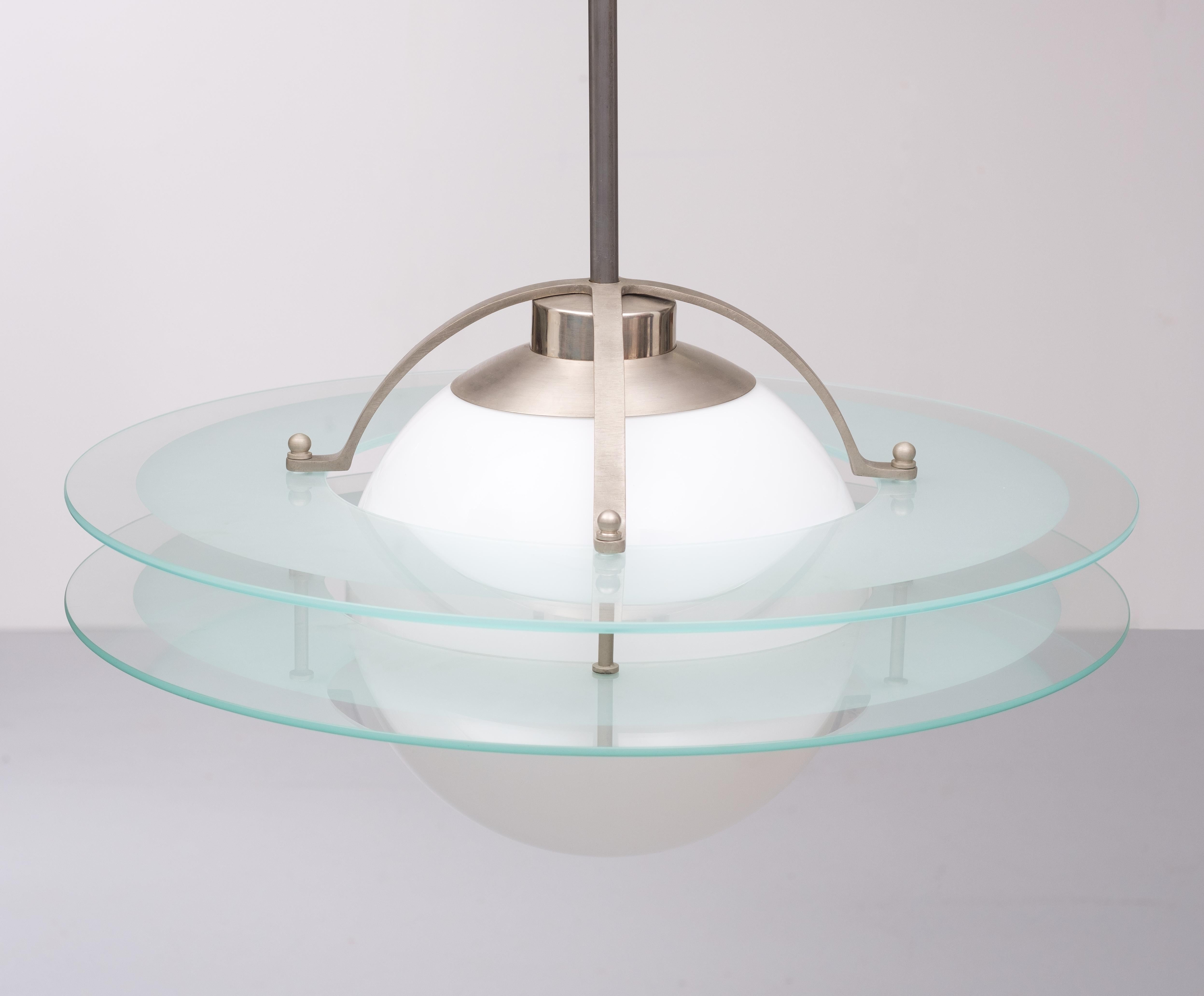 The 'Saturn lamp' was in production from 1931 to 1957, during this period some details of the lamp were changed. From the eighties and nineties of the last century, replicas have been made that are not easy to distinguish from the originals for the