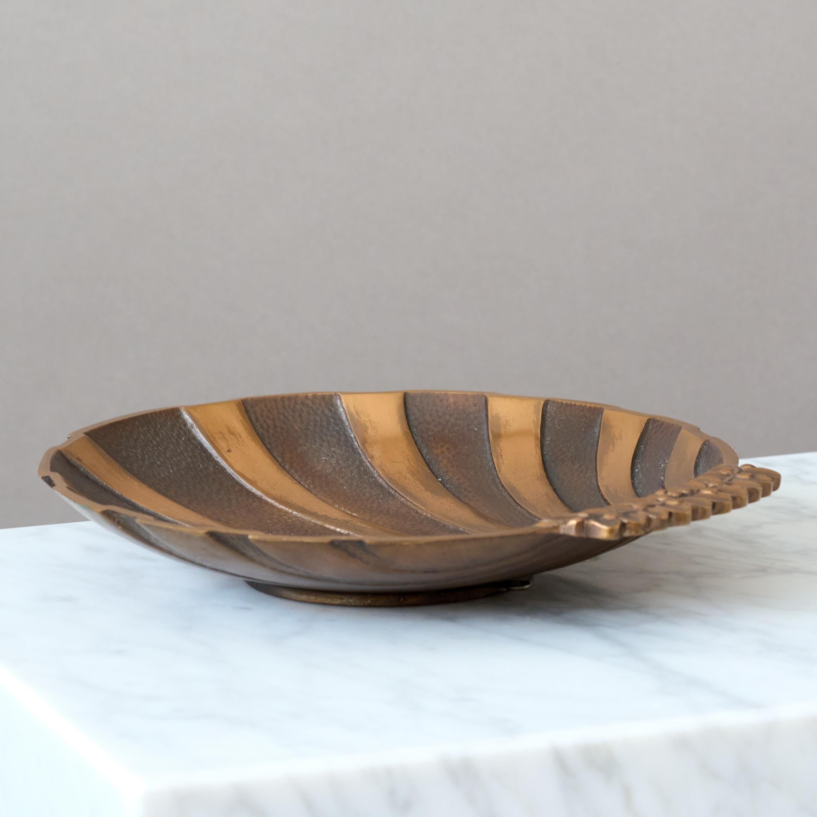 Cast Art Deco Scallop Bronze Bowl by Niels Dam Ravn for Nordisk Malm, Denmark, 1930s. For Sale