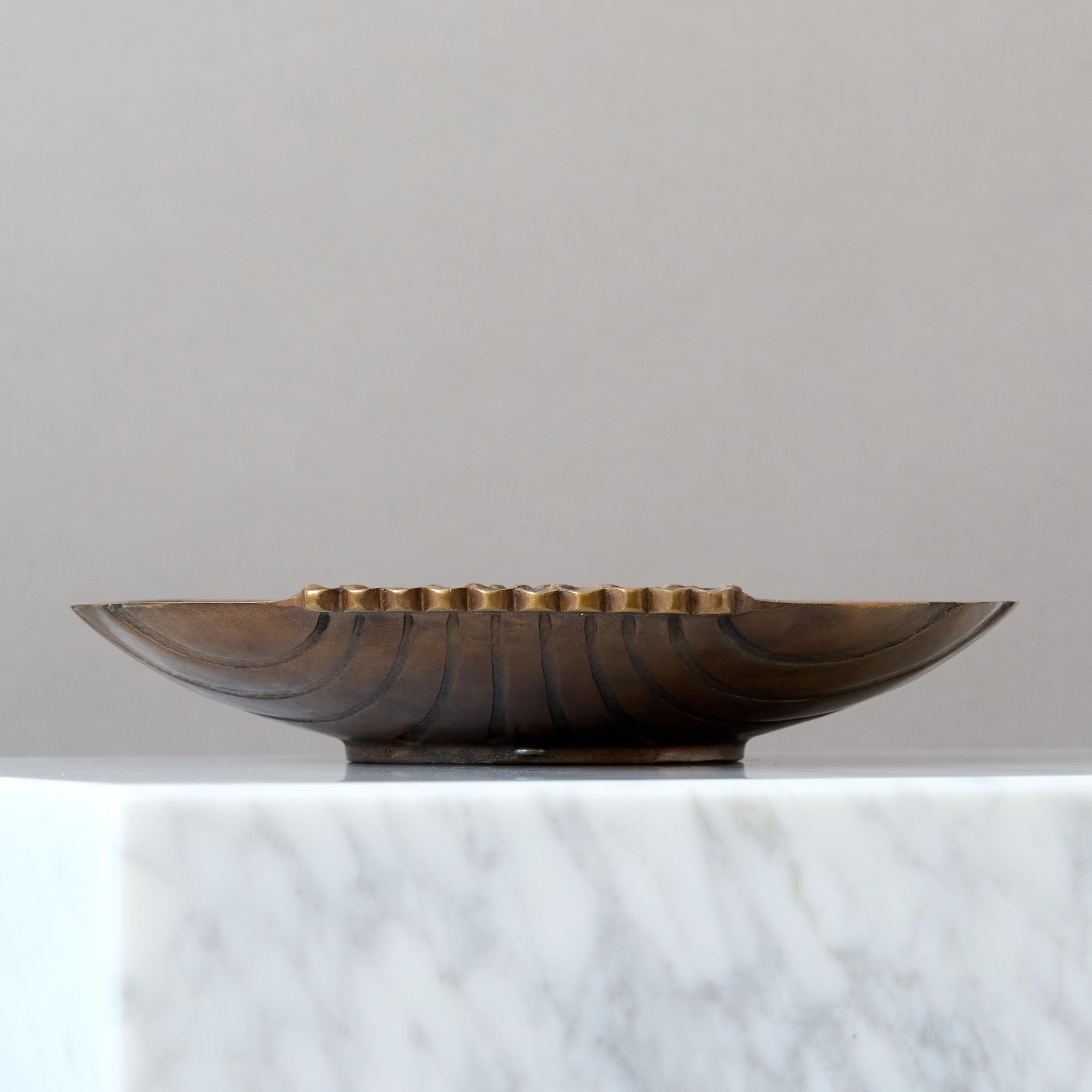 20th Century Art Deco Scallop Bronze Bowl by Niels Dam Ravn for Nordisk Malm, Denmark, 1930s. For Sale