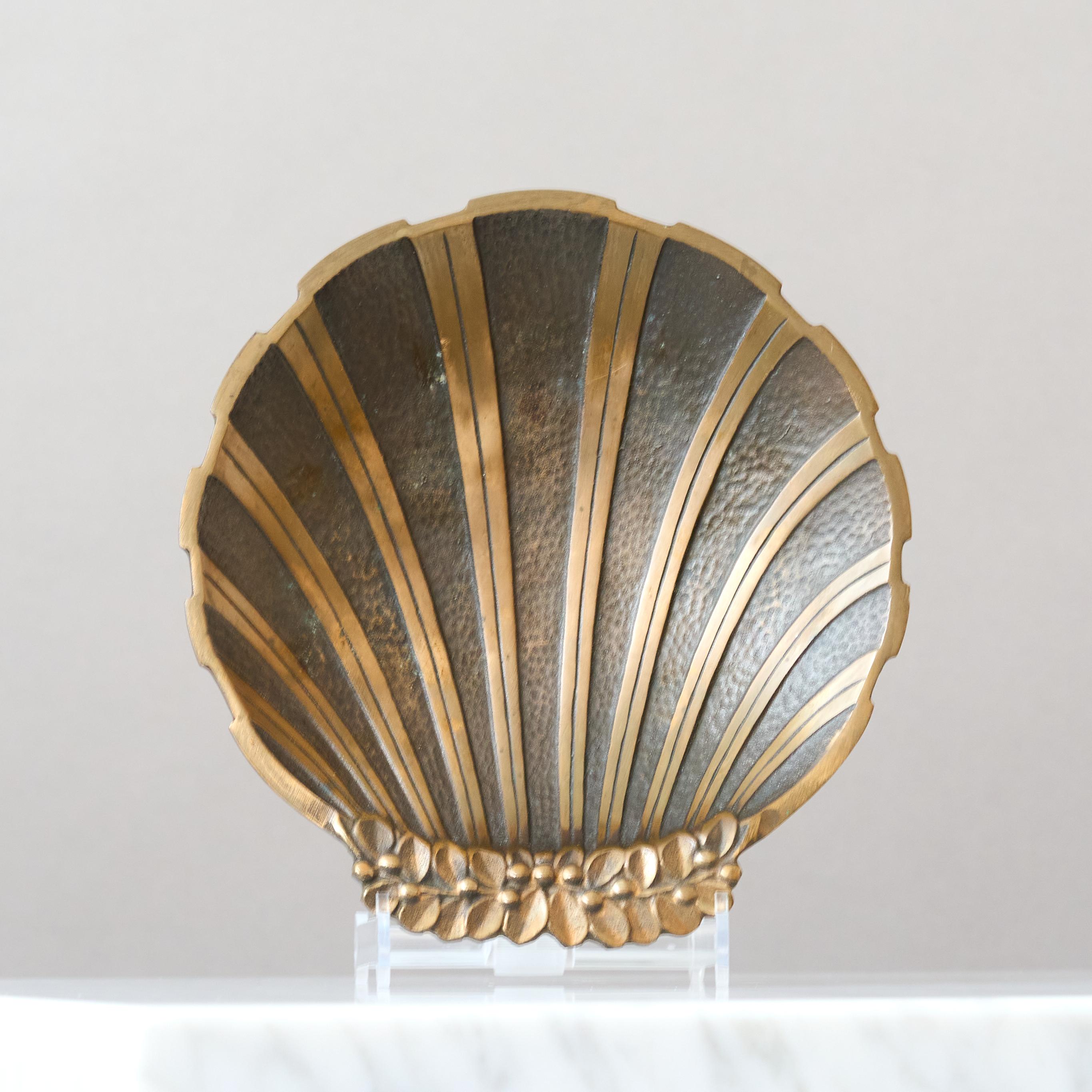 20th Century Art Deco Scallop Bronze Bowl by Niels Dam Ravn for Nordisk Malm, Denmark, 1930s. For Sale