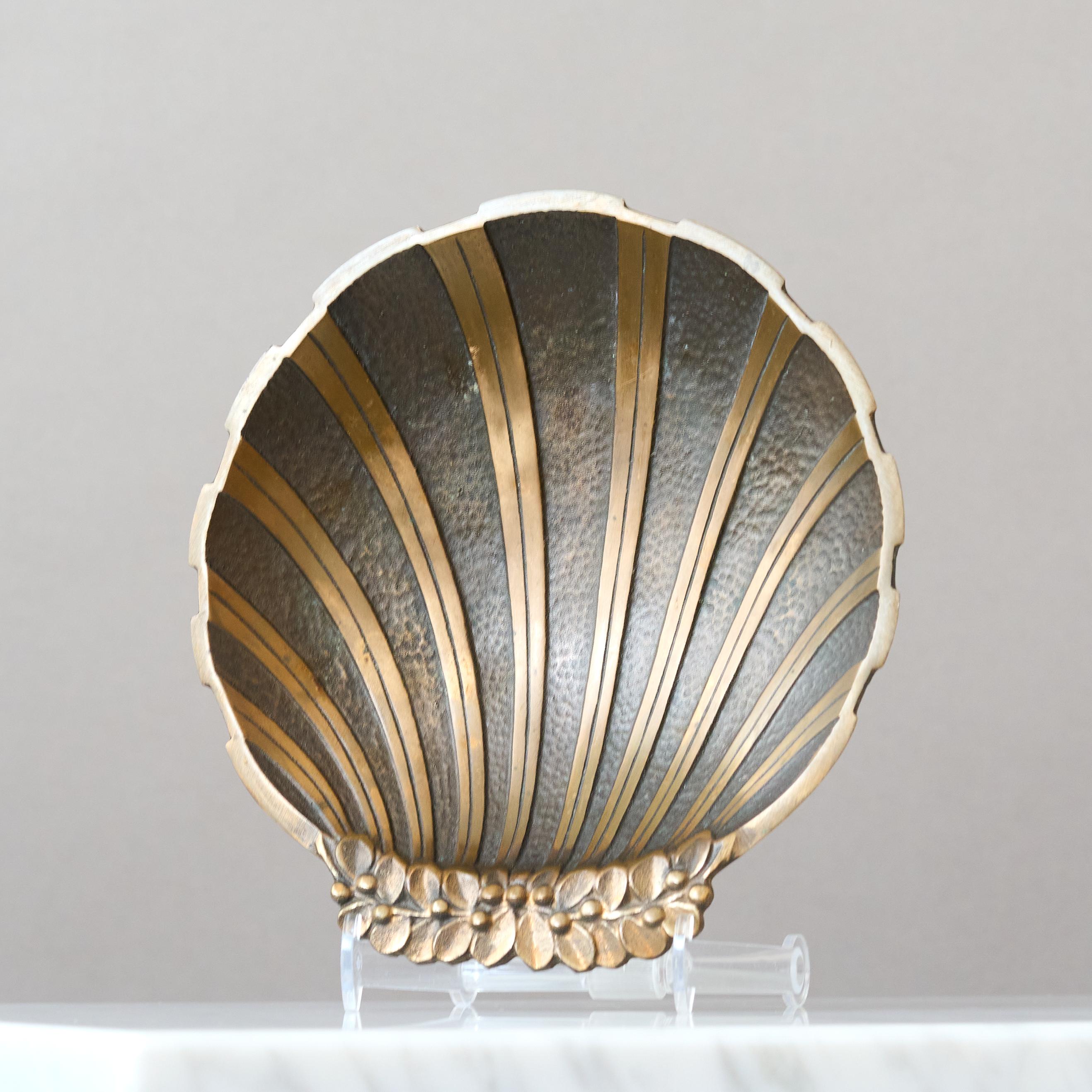 Art Deco Scallop Bronze Bowl by Niels Dam Ravn for Nordisk Malm, Denmark, 1930s. For Sale 1