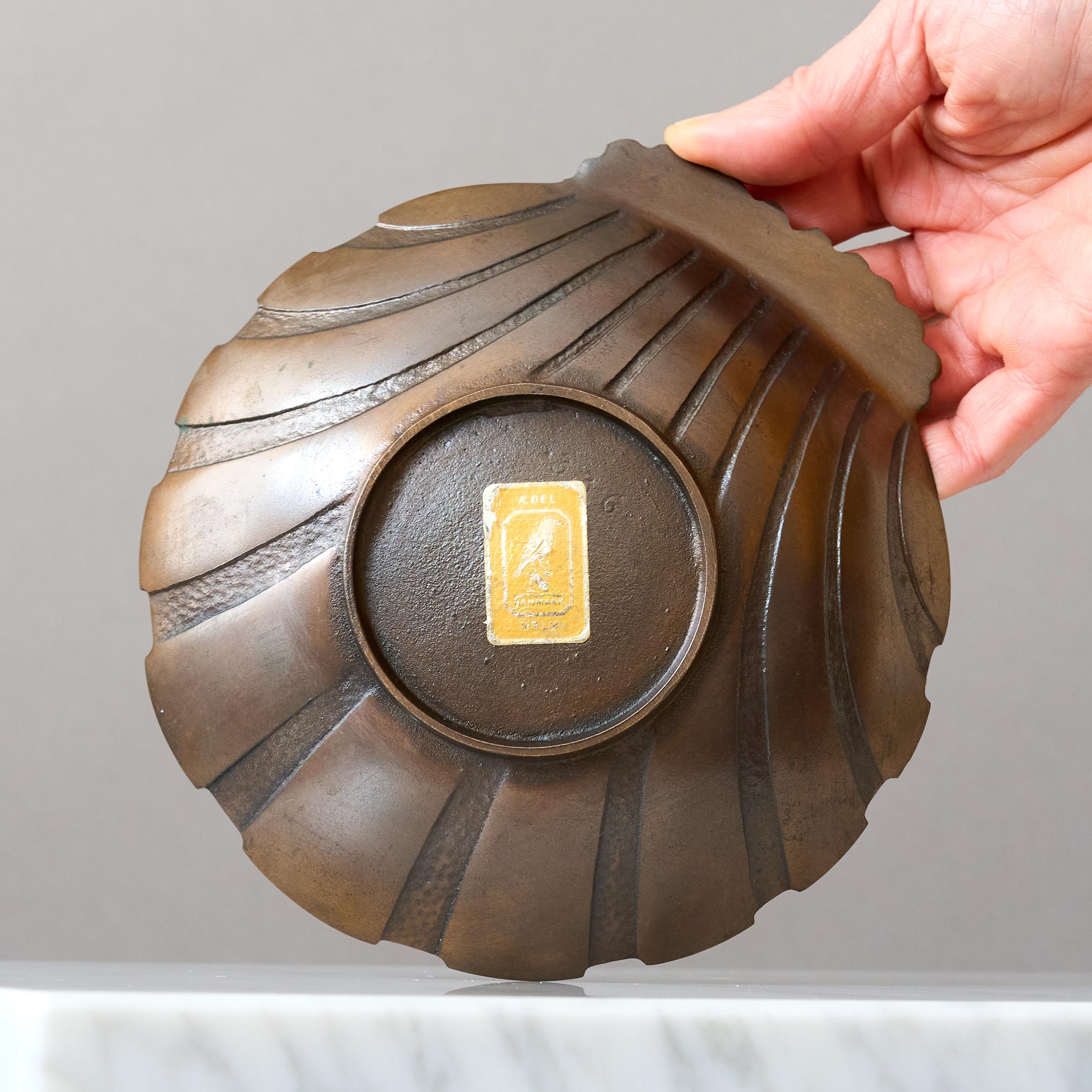 Art Deco Scallop Bronze Bowl by Niels Dam Ravn for Nordisk Malm, Denmark, 1930s. For Sale 2