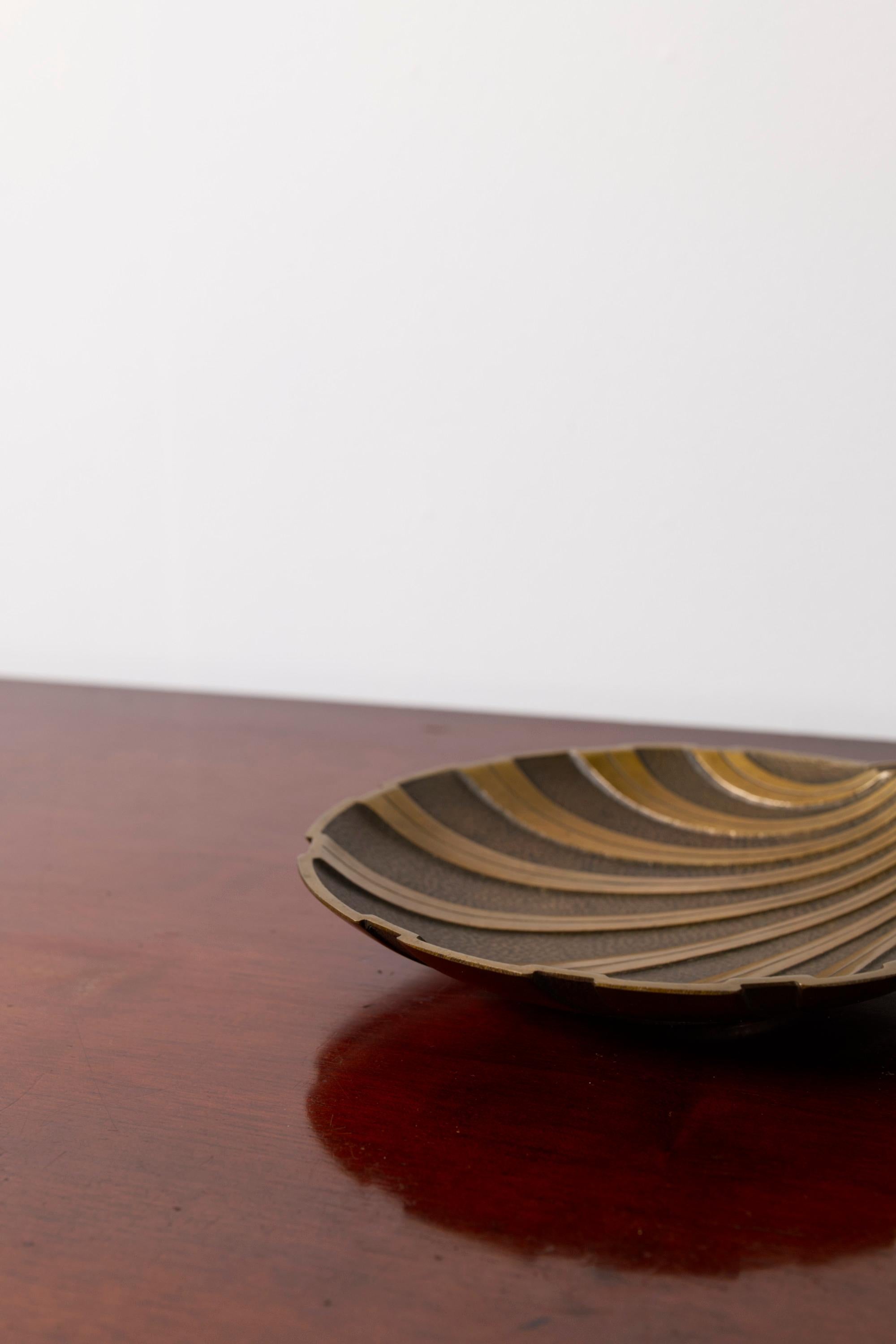 Art Deco Scallop Bronze Bowl. Niels Dam Ravn for Nordisk Malm, Denmark, 1930s For Sale 5