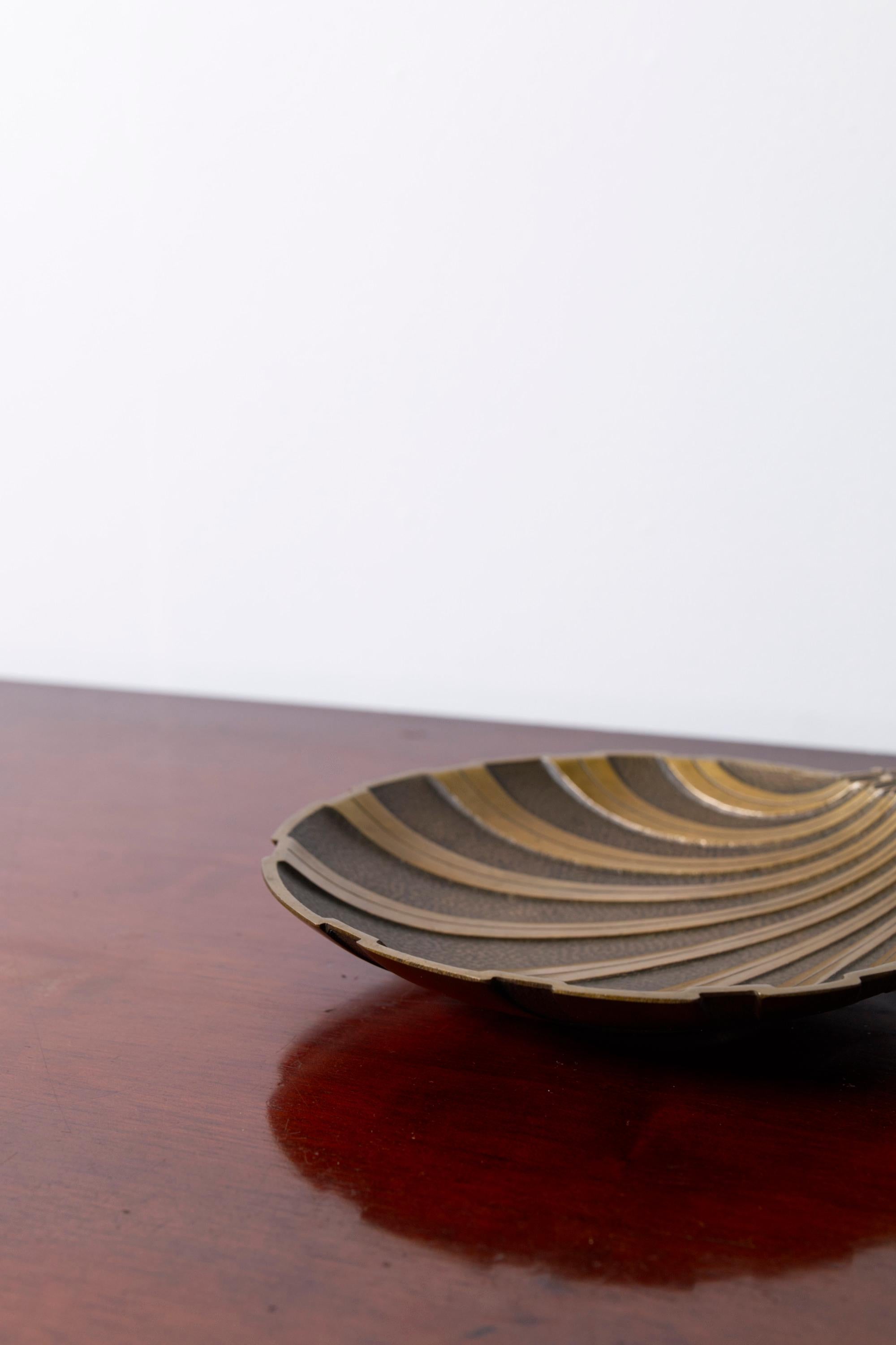 Art Deco Scallop Bronze Bowl. Niels Dam Ravn for Nordisk Malm, Denmark, 1930s For Sale 6