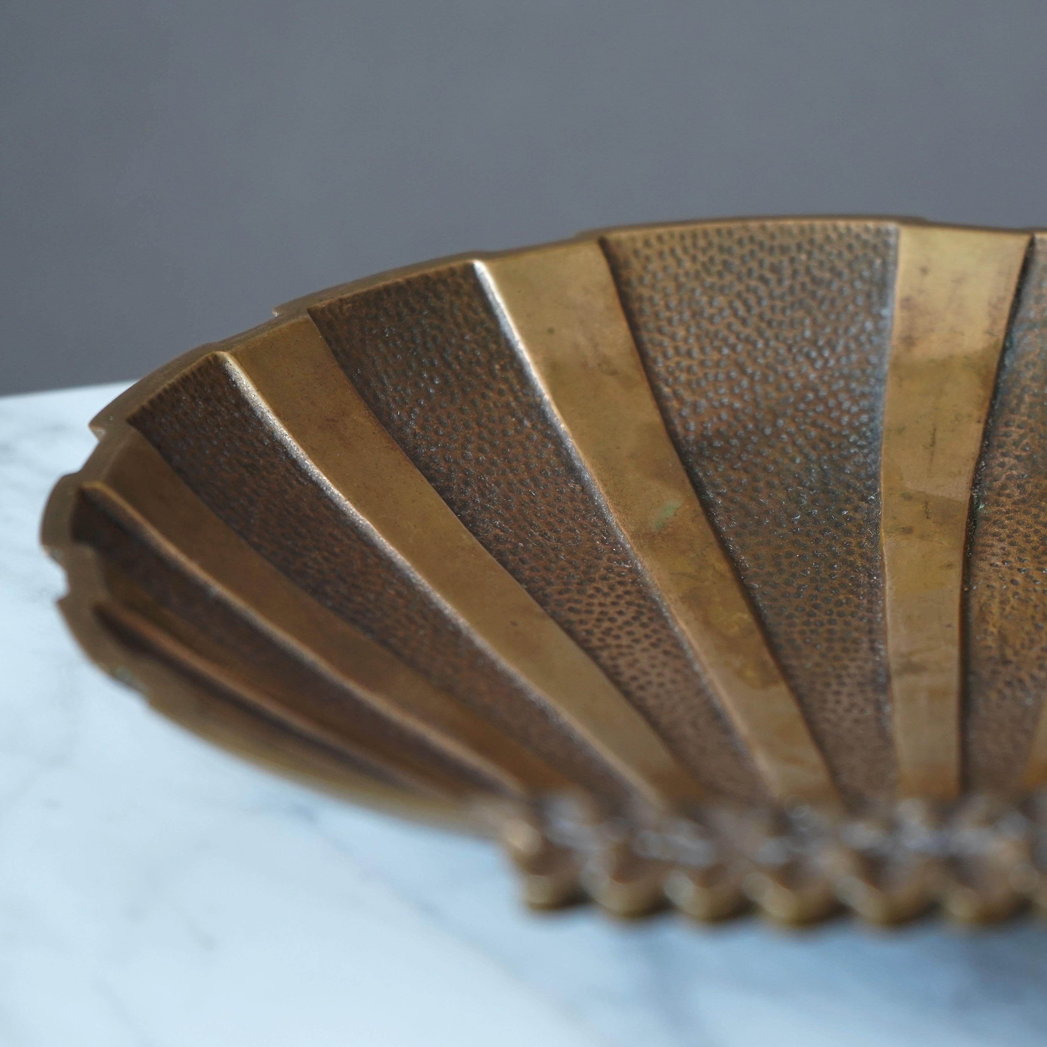 Scandinavian Modern Art Deco Scallop Bronze Bowl. Niels Dam Ravn for Nordisk Malm, Denmark, 1930s For Sale