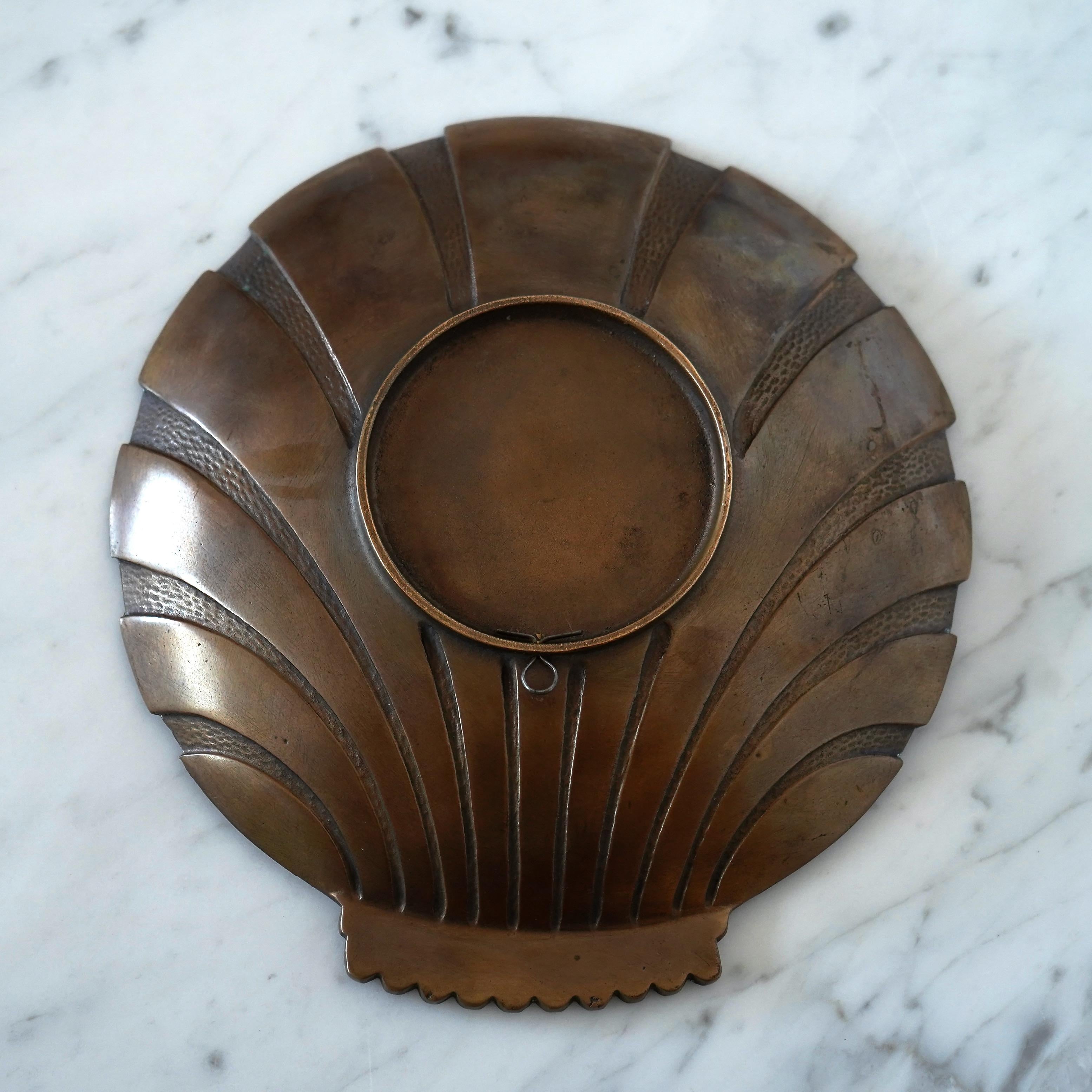 Danish Art Deco Scallop Bronze Bowl. Niels Dam Ravn for Nordisk Malm, Denmark, 1930s For Sale
