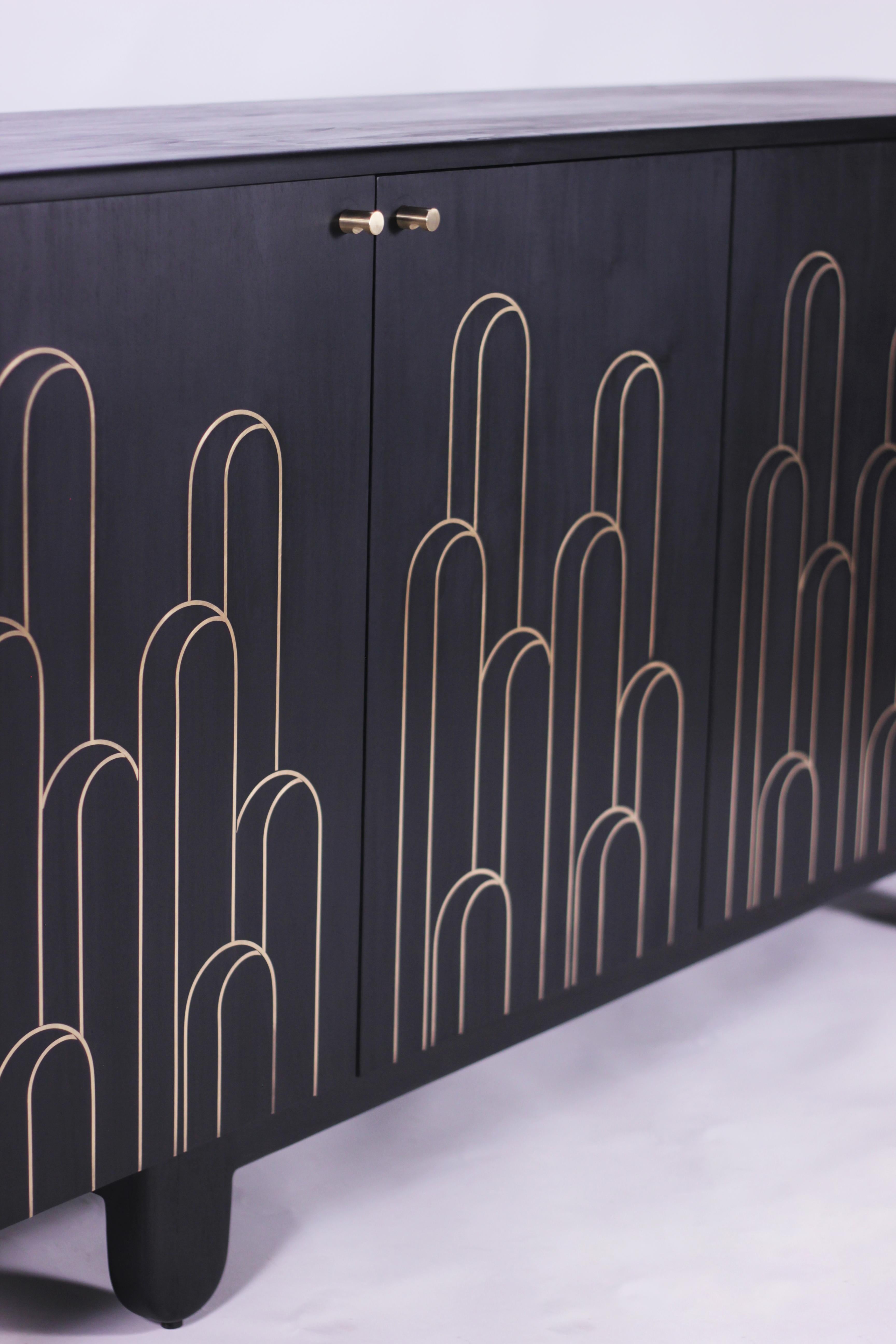 Art déco Modern Art Deco Noir Crédence/armoire en chêne massif fait main avec laiton en vente
