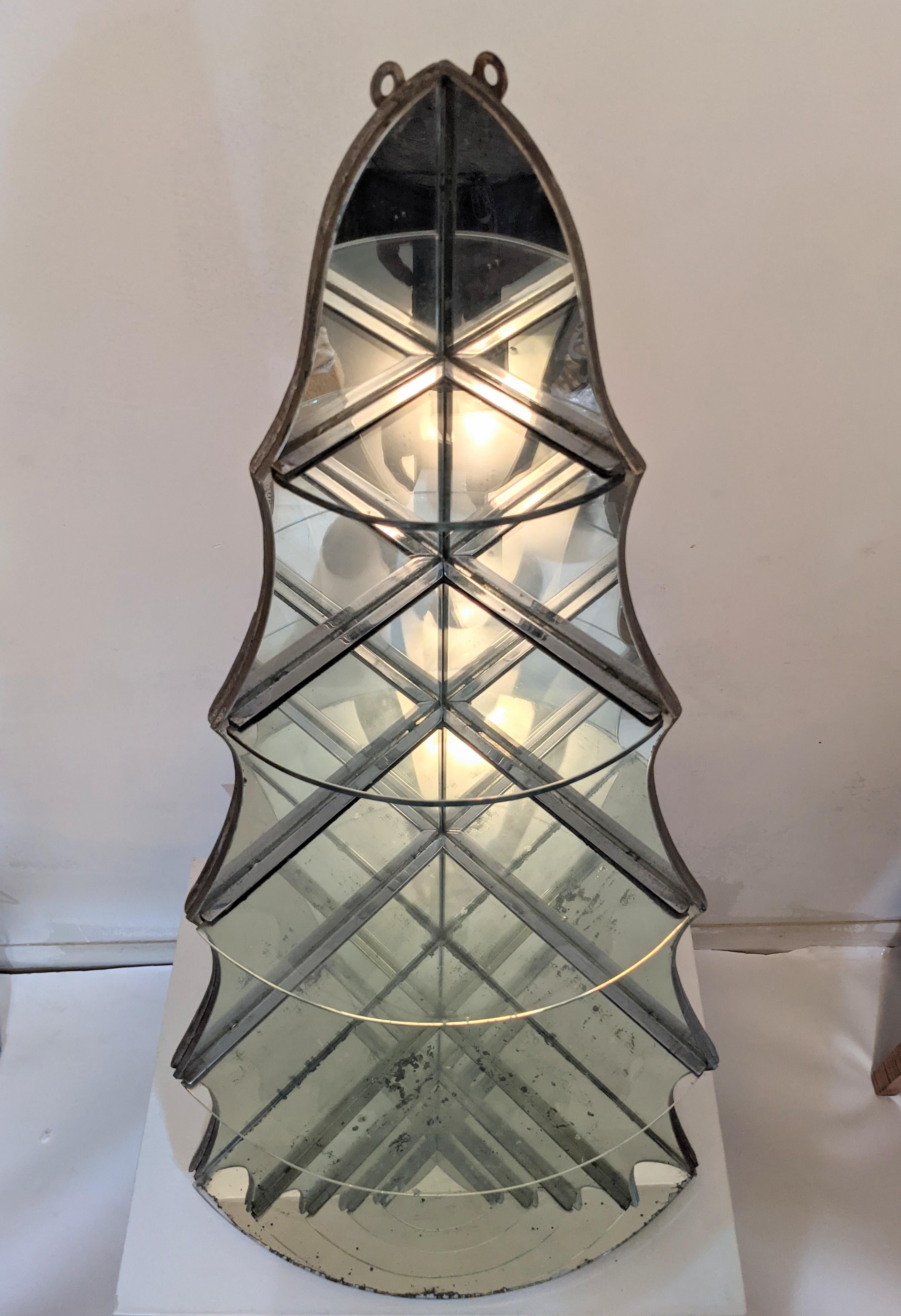 Art Deco Scalloped Mirrored Corner Shelf In Good Condition In Riverdale, NY