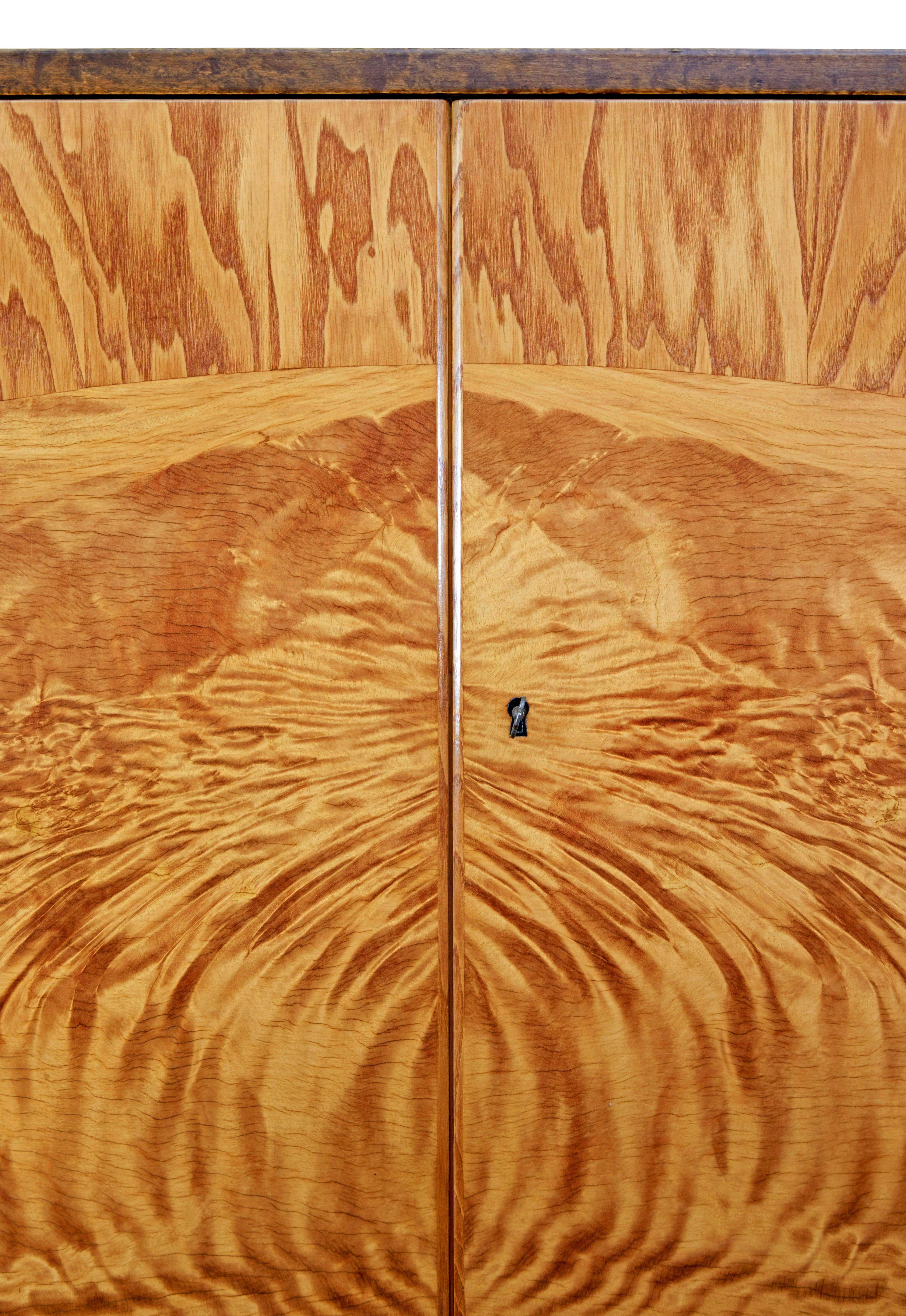 Meuble de rangement scandinave Art déco en bouleau et orme en vente 4
