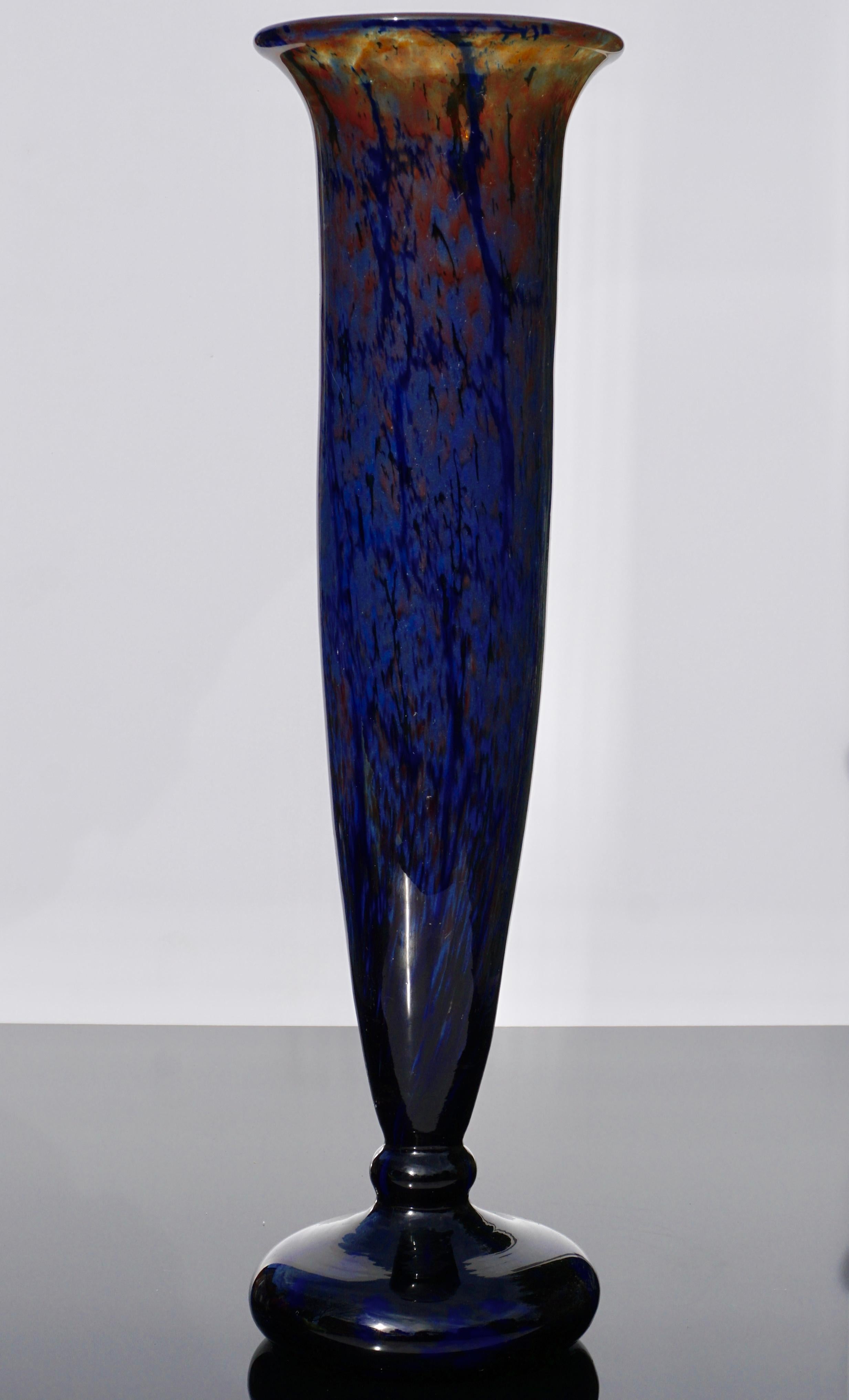 Schneider Glassworks (France, 1917-81)

A blue, orange and yellow variegated tall art glass vase perfect as a center piece on a dining table or side table. French Art Nouveau - Art Deco transition period, circa 1920.

Measures: Height 18.75