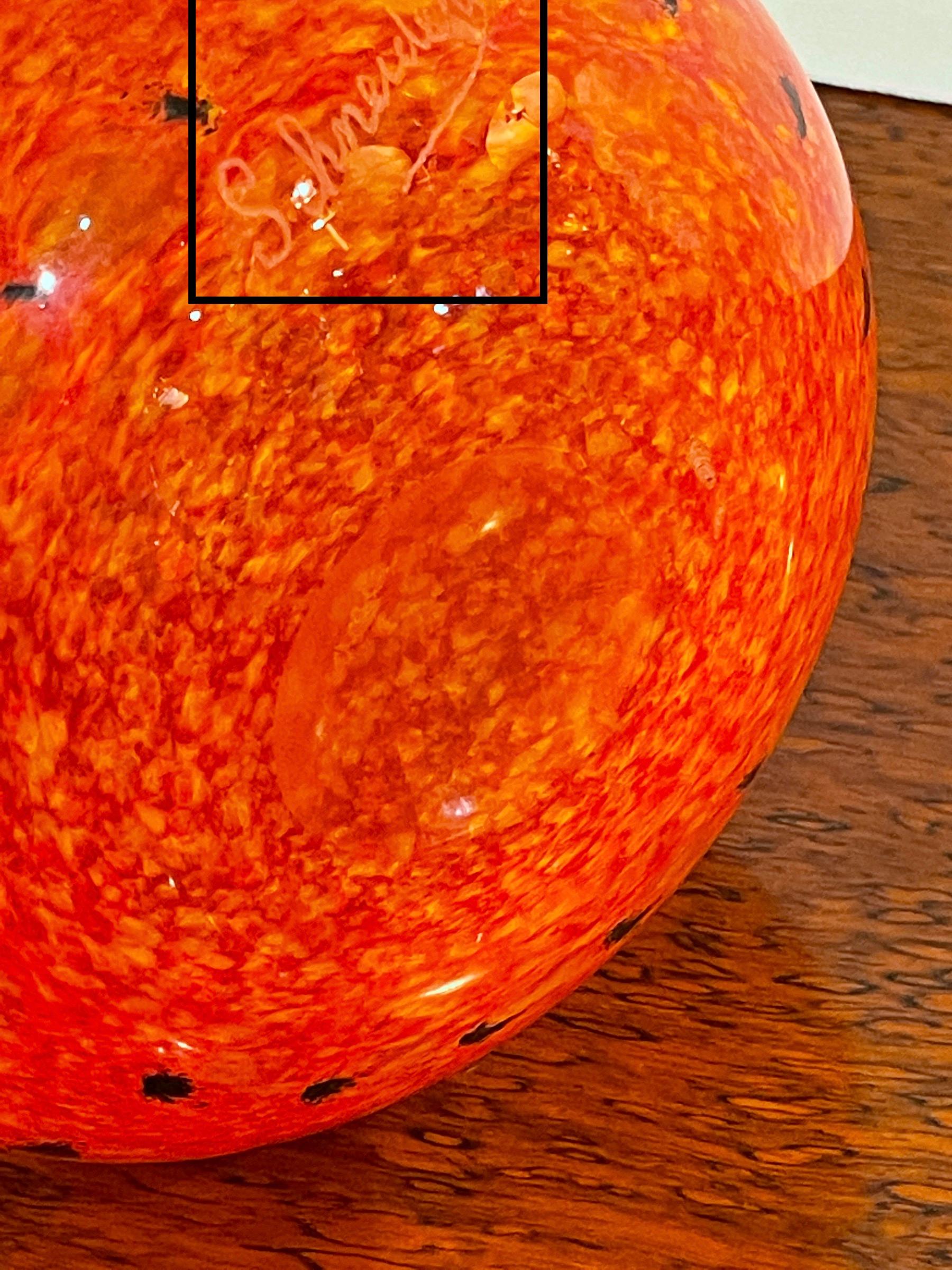 Vase fuselé art déco Schneider Glass orange et noir avec motif 'léopard'. en vente 1