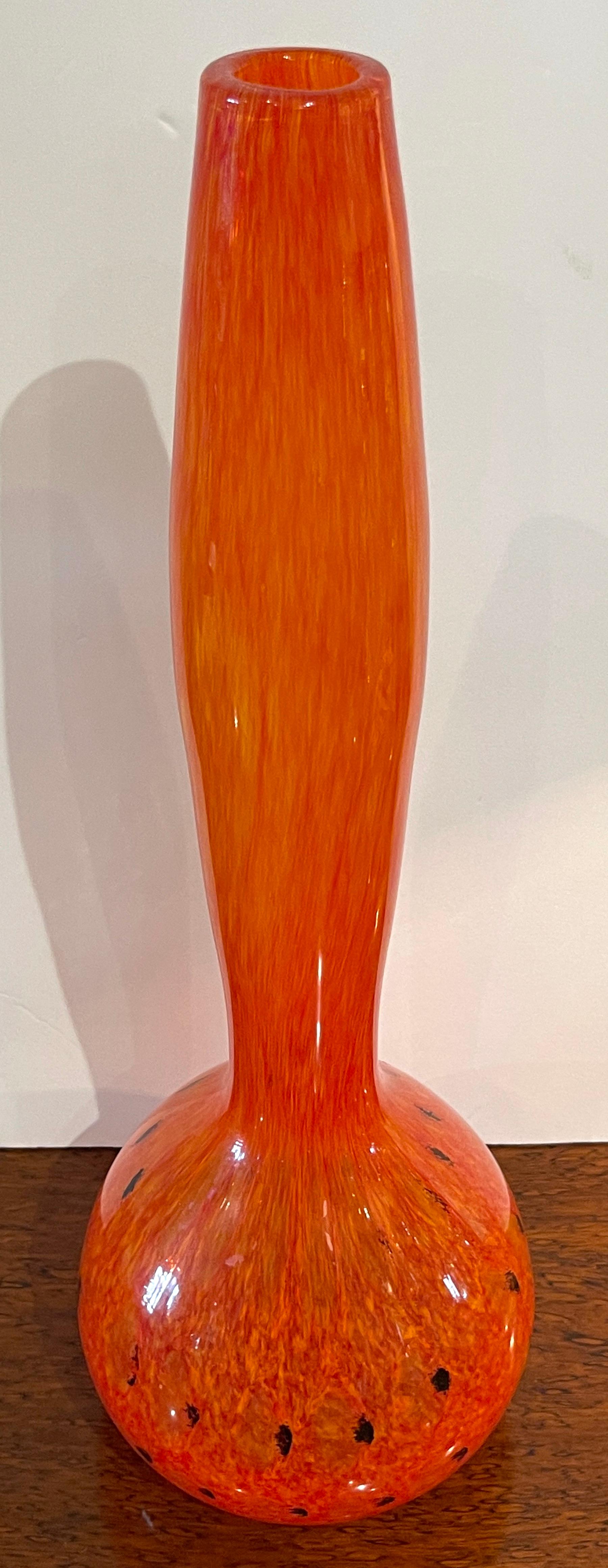 Vase fuselé art déco Schneider Glass orange et noir avec motif 'léopard'. en vente 2