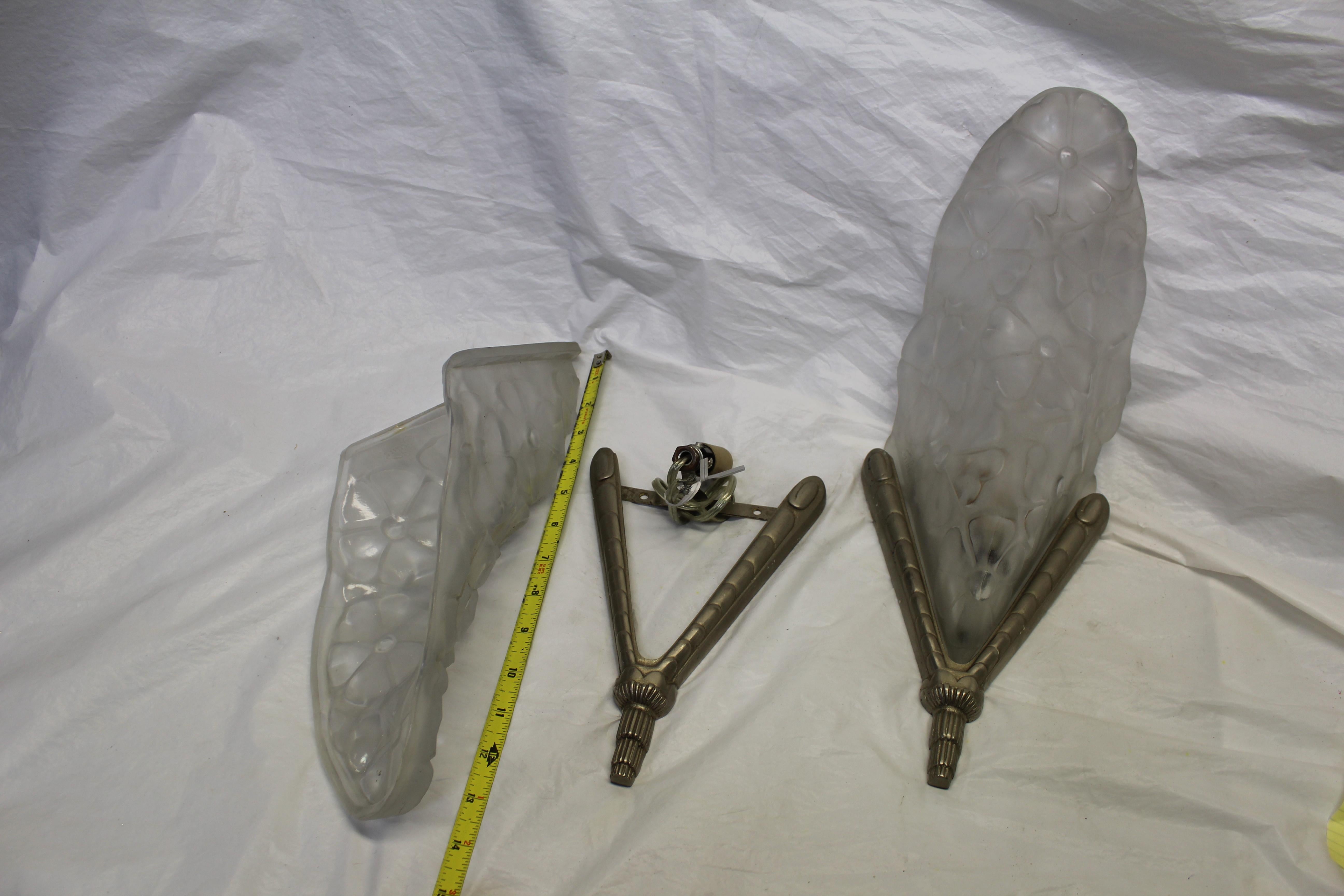 Art Deco Sconces Flowers, Frosted Glass by Deguz In Good Condition In Los Angeles, CA