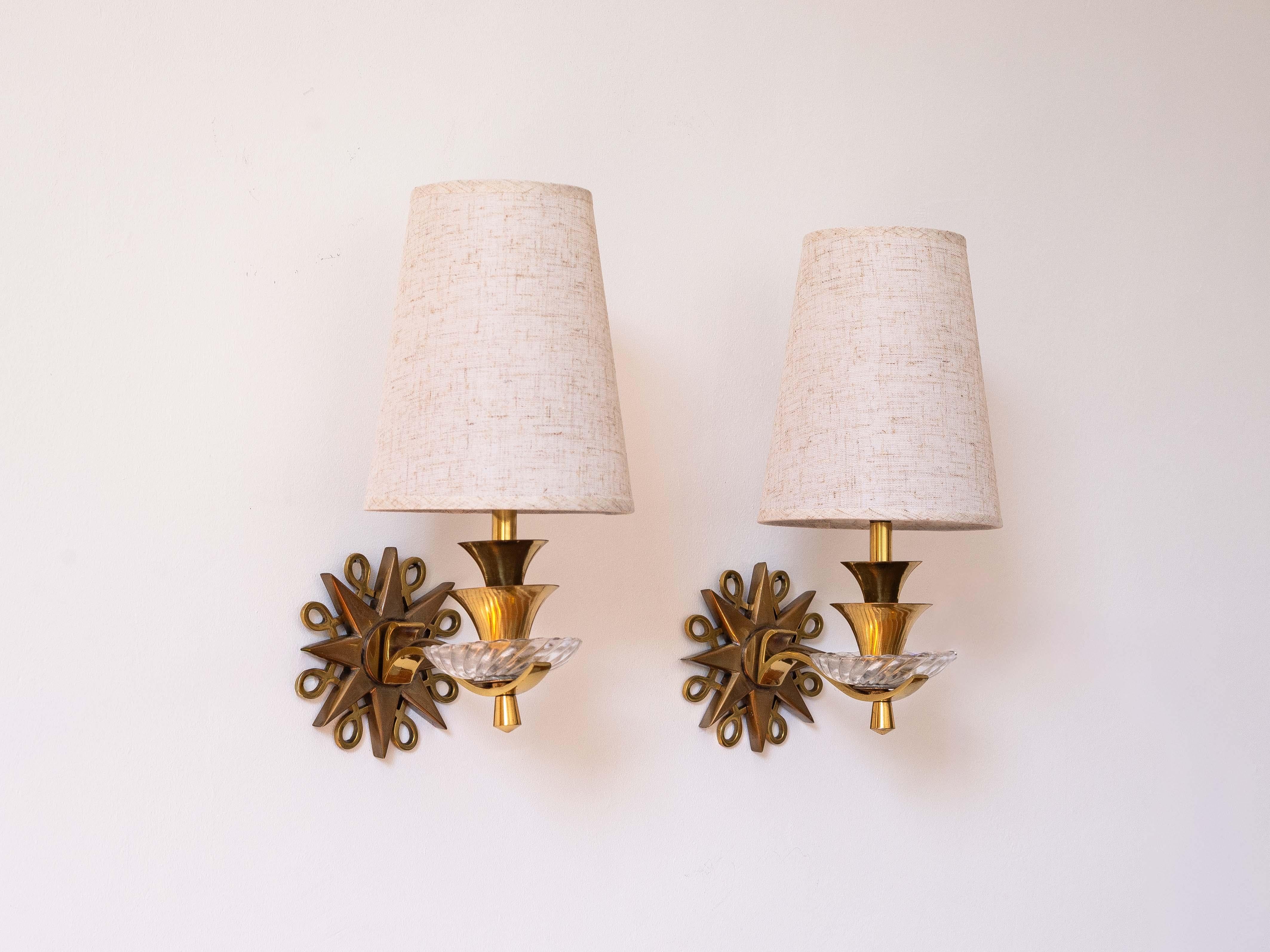 Faceted Art Deco Sconces in Brass, Bronze & Glass - in the style of Jules Leleu - 1930s For Sale