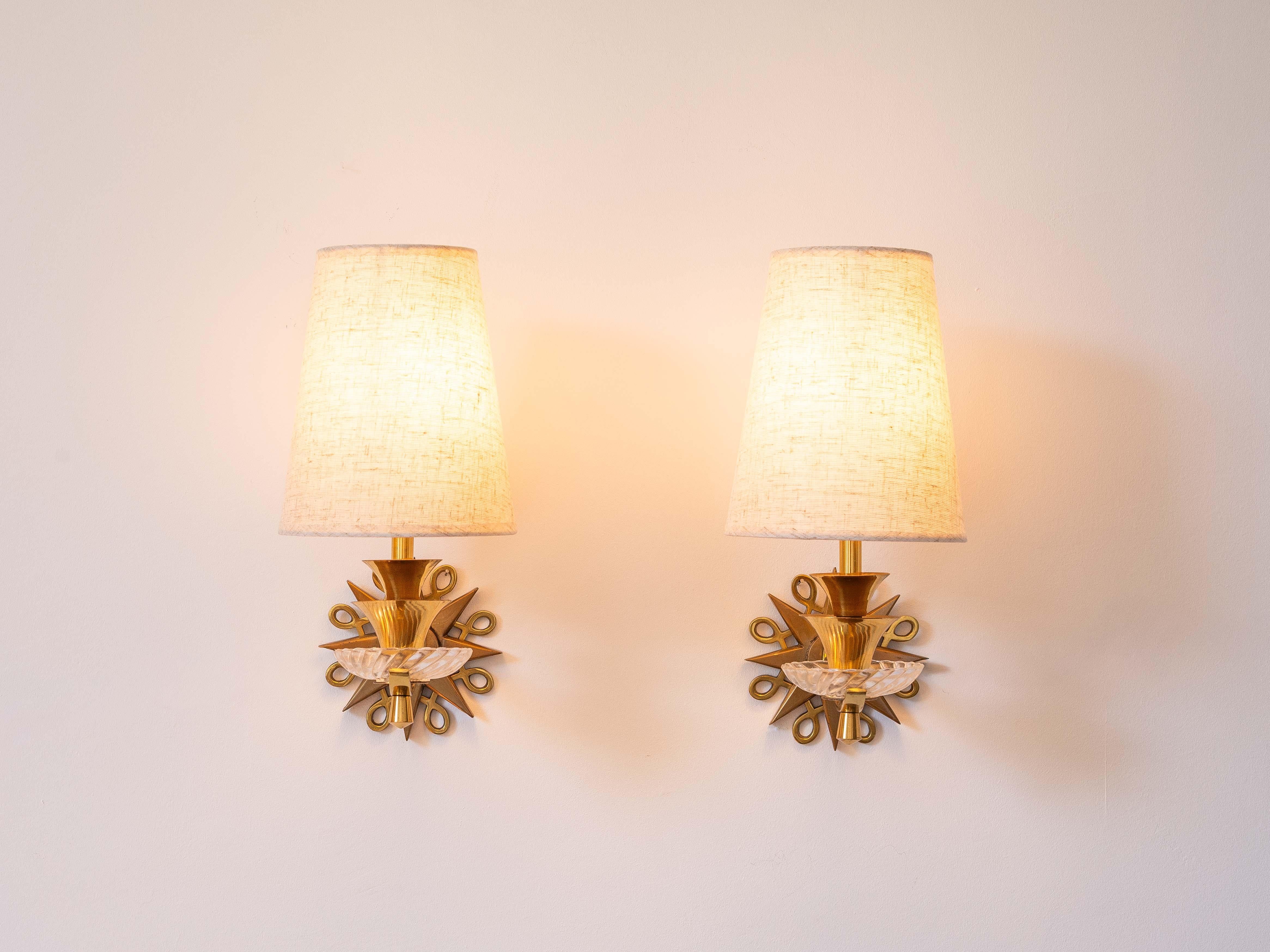 Art Deco Sconces in Brass, Bronze & Glass - in the style of Jules Leleu - 1930s In Good Condition For Sale In ROUEN, Normandie