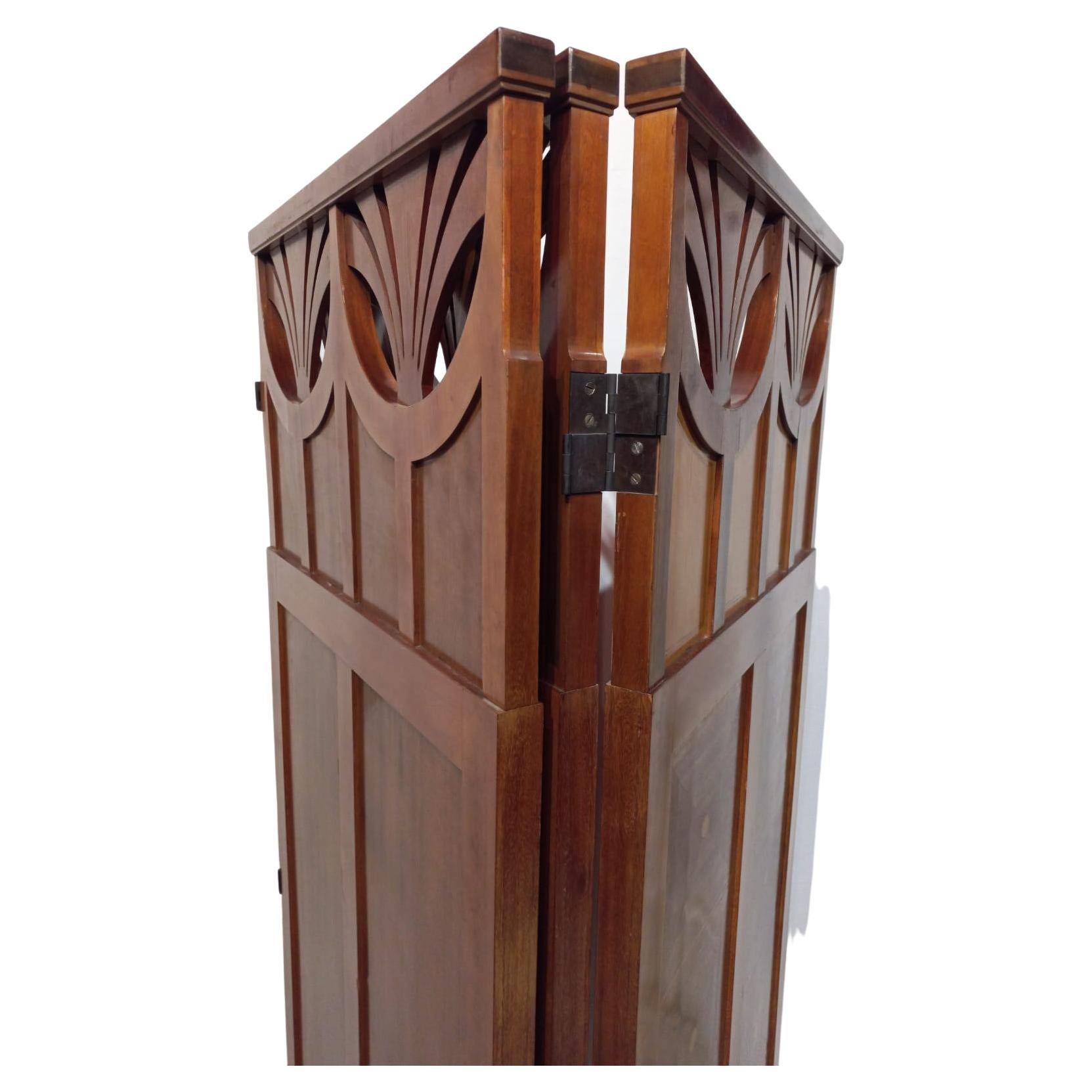 Early 20th Century Art Deco screen made of solid wood For Sale