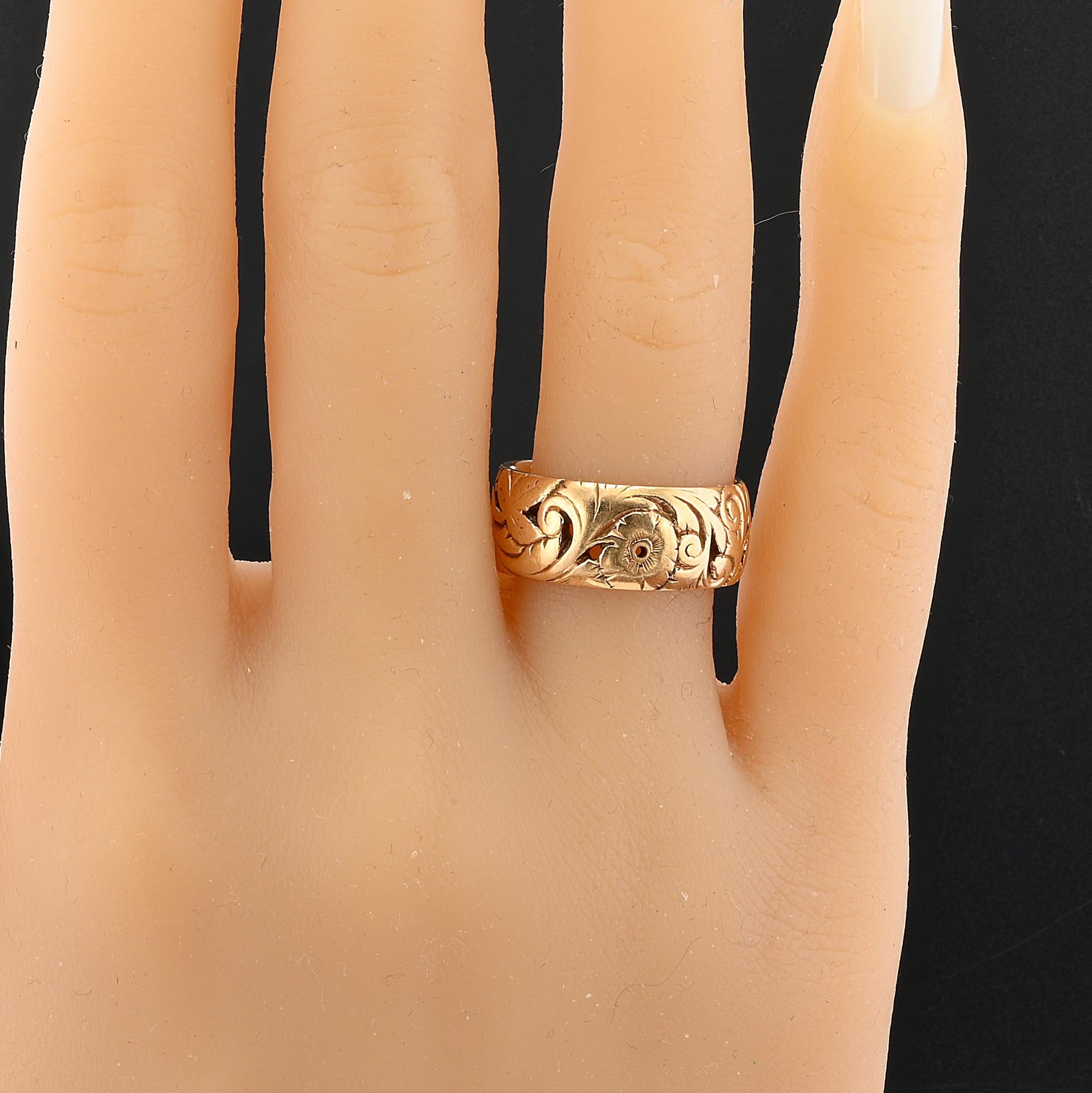 Art Deco Scroll Flower 14 Kt Wide Band Rind 1920 inciso in vendita 4