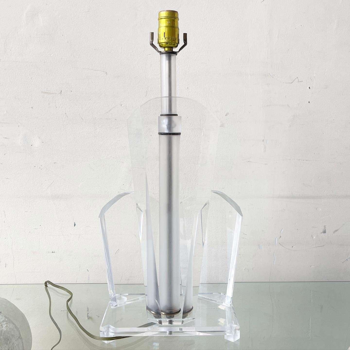 Late 20th Century Art Deco Sculpted Lucite Table Lamp For Sale