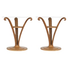 Mesa auxiliar redonda con pedestal de madera esculpida Art Decó de Grosfeld House, Pareja