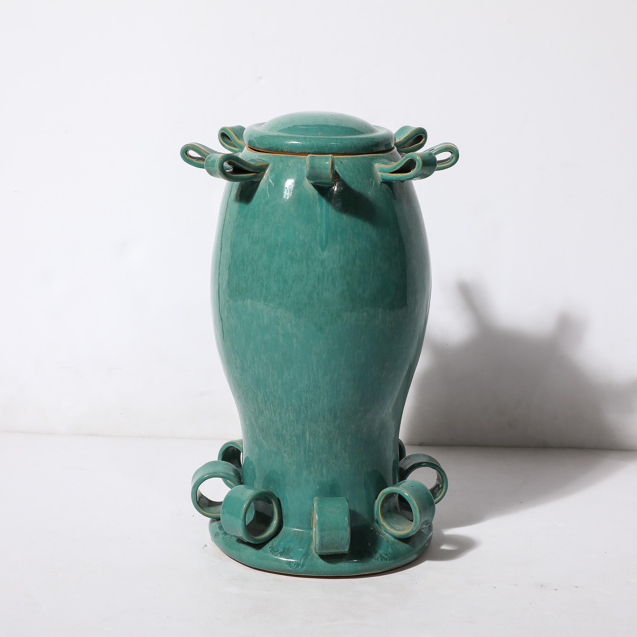 Skulpturale Art-Déco-Keramikvase mit Kopf aus türkisfarbener Jade mit Schleifendetails im Angebot 3