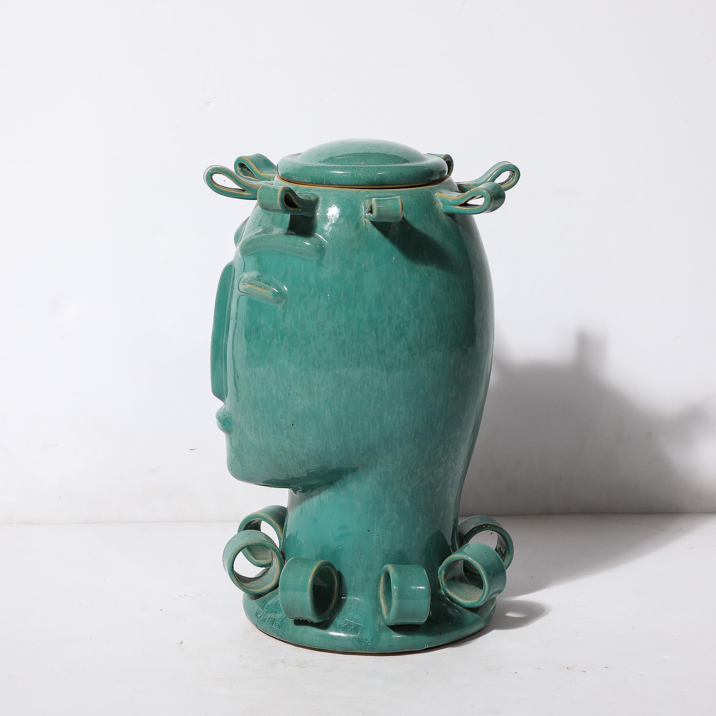 Skulpturale Art-Déco-Keramikvase mit Kopf aus türkisfarbener Jade mit Schleifendetails im Angebot 2