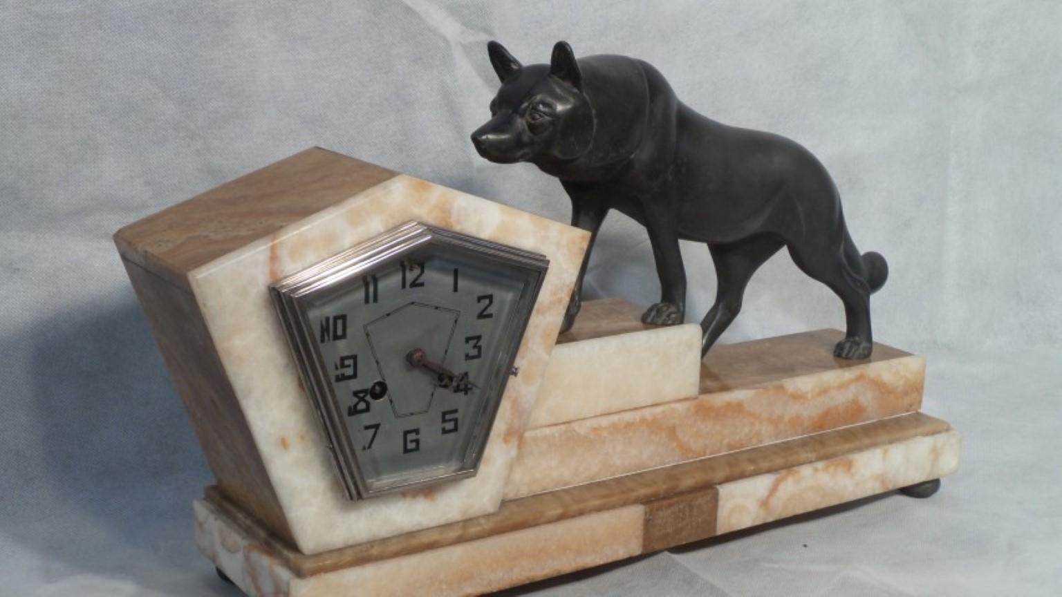 Art Deco Sculptural Fox Clock French, circa 1930 In Good Condition For Sale In Blackpool, Lancashire
