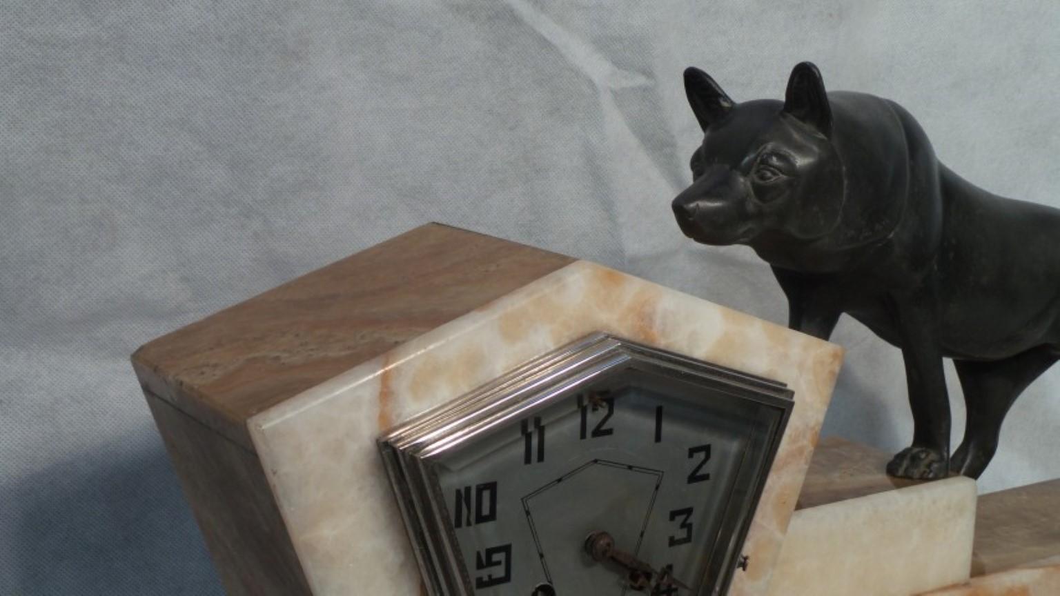 Marble Art Deco Sculptural Fox Clock French, circa 1930 For Sale