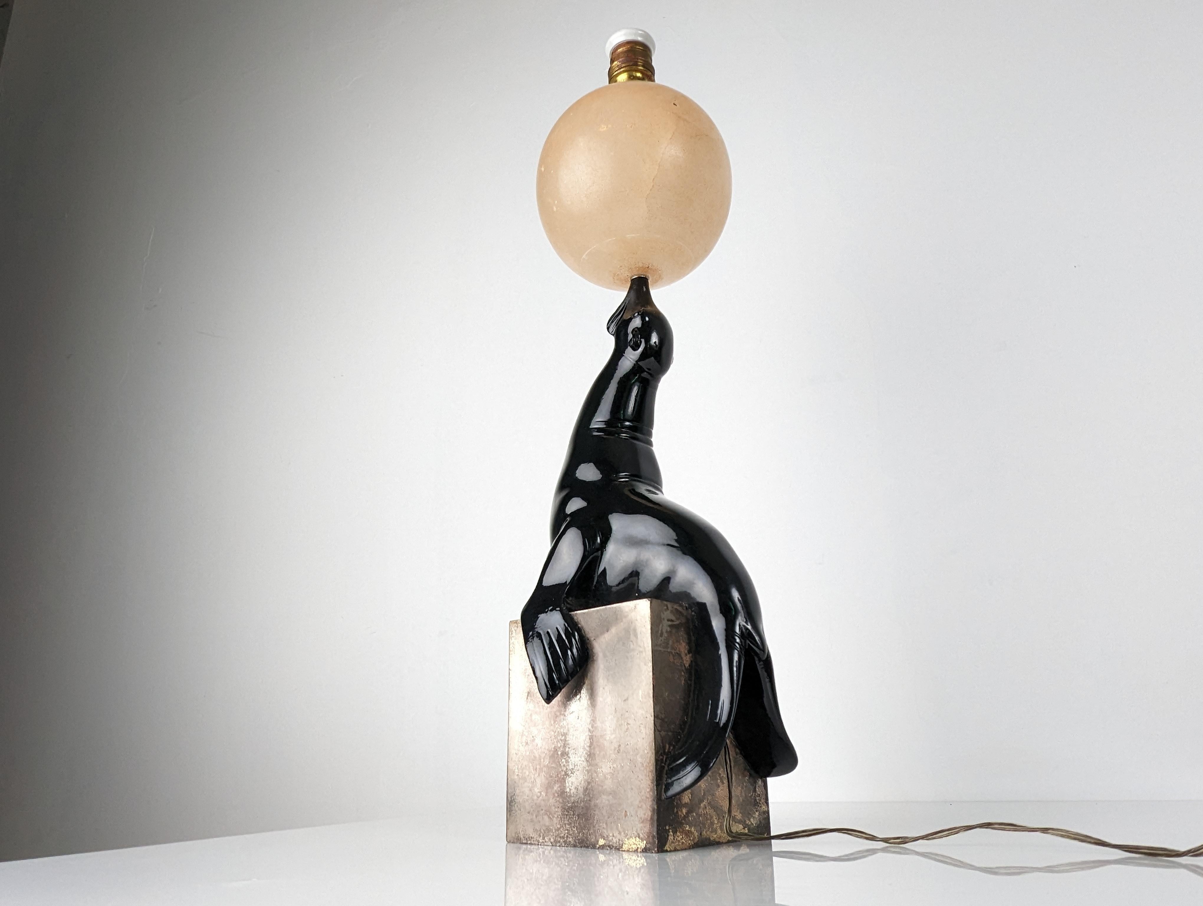 Lampe sculpturale Art déco en forme de phoque par Marcel André Bouraine, années 1920 1